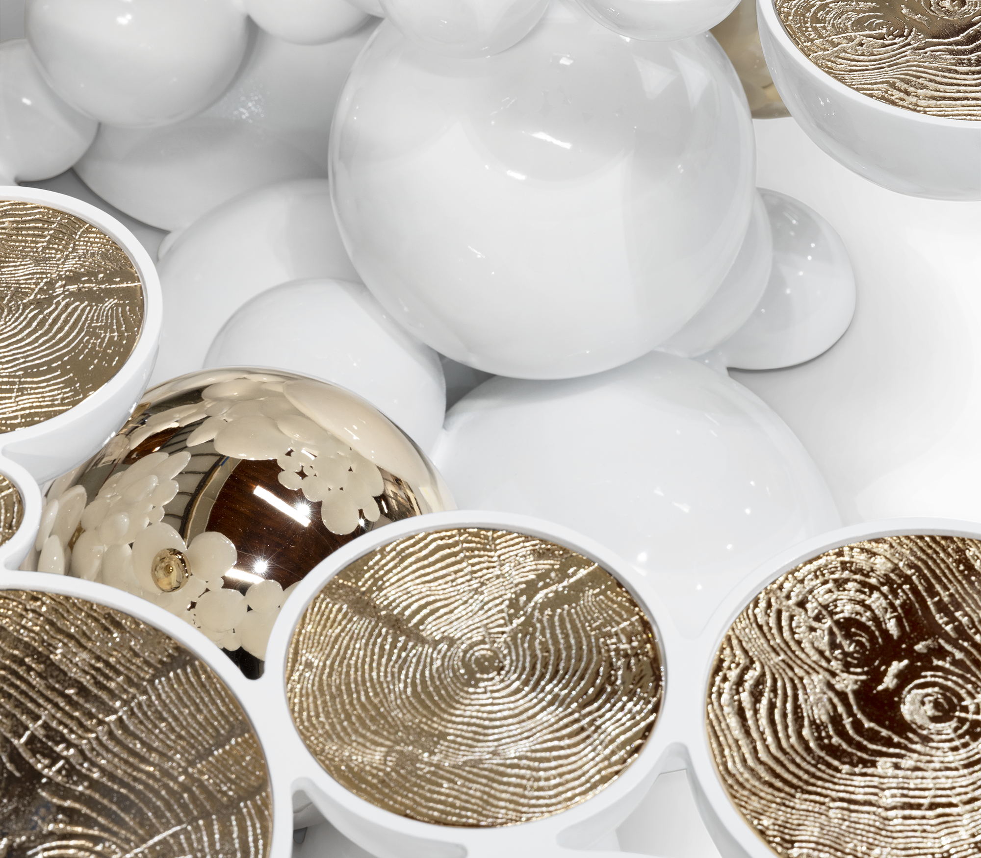 Biały stolik kawowy Orbit