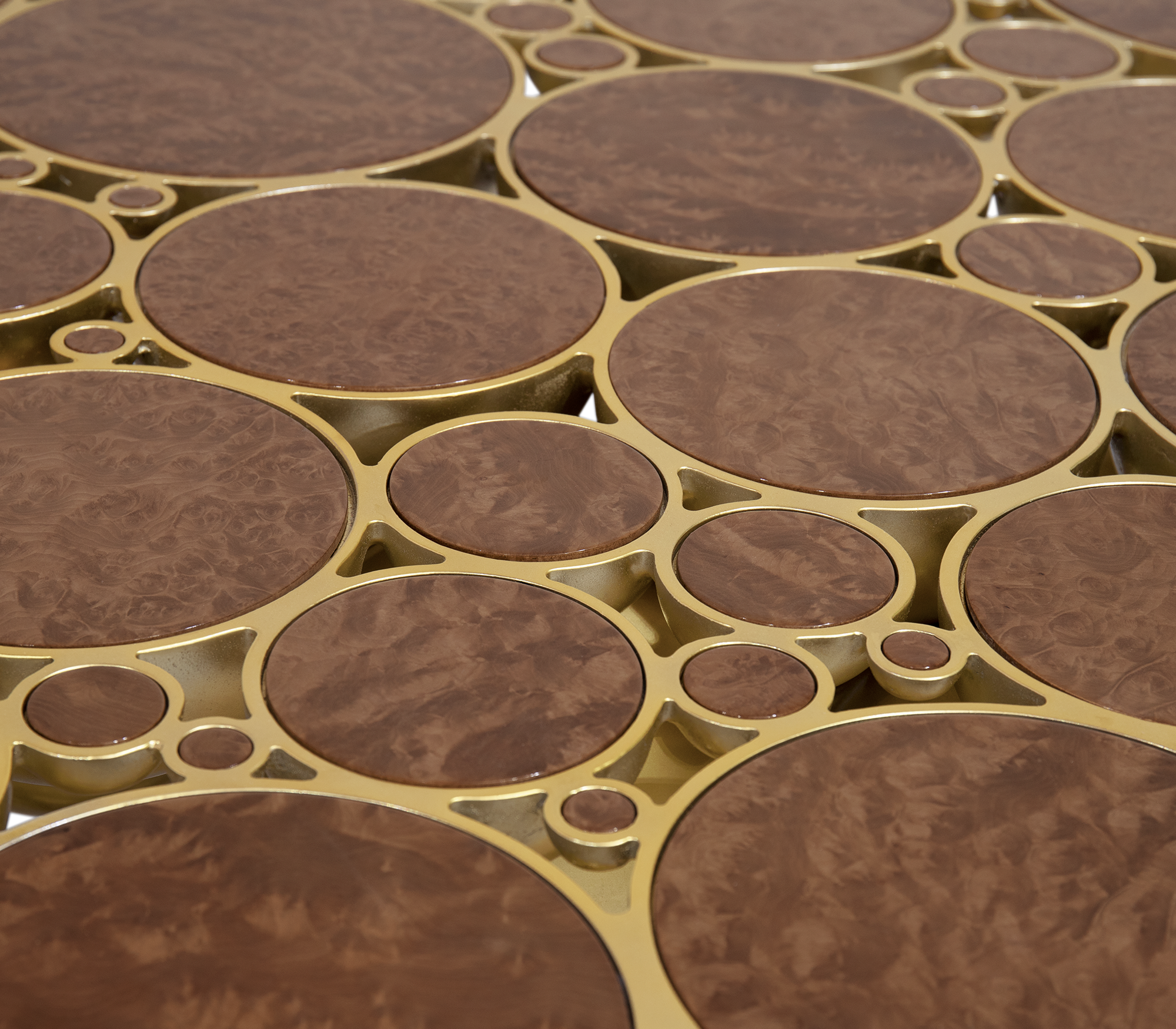 Stół jadalniany z orzecha Orbit Luxe