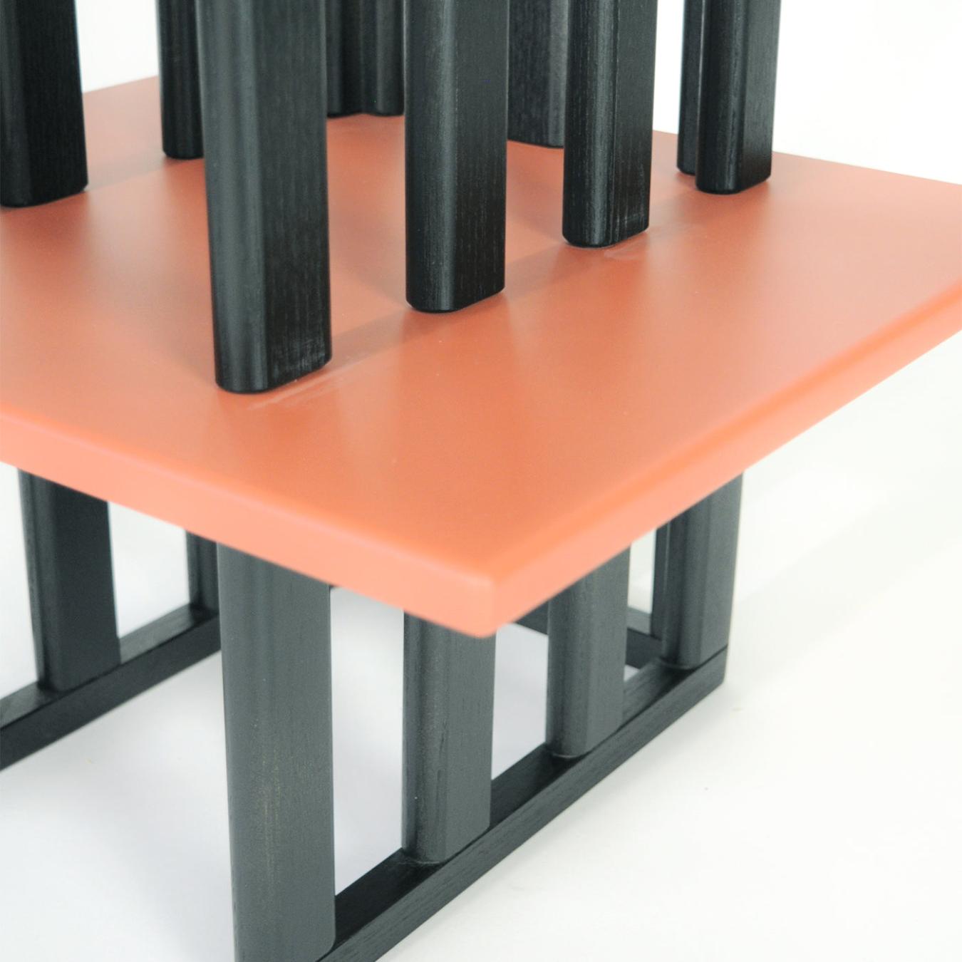 Różowo-Czarny Drewniany Stolik Boczny