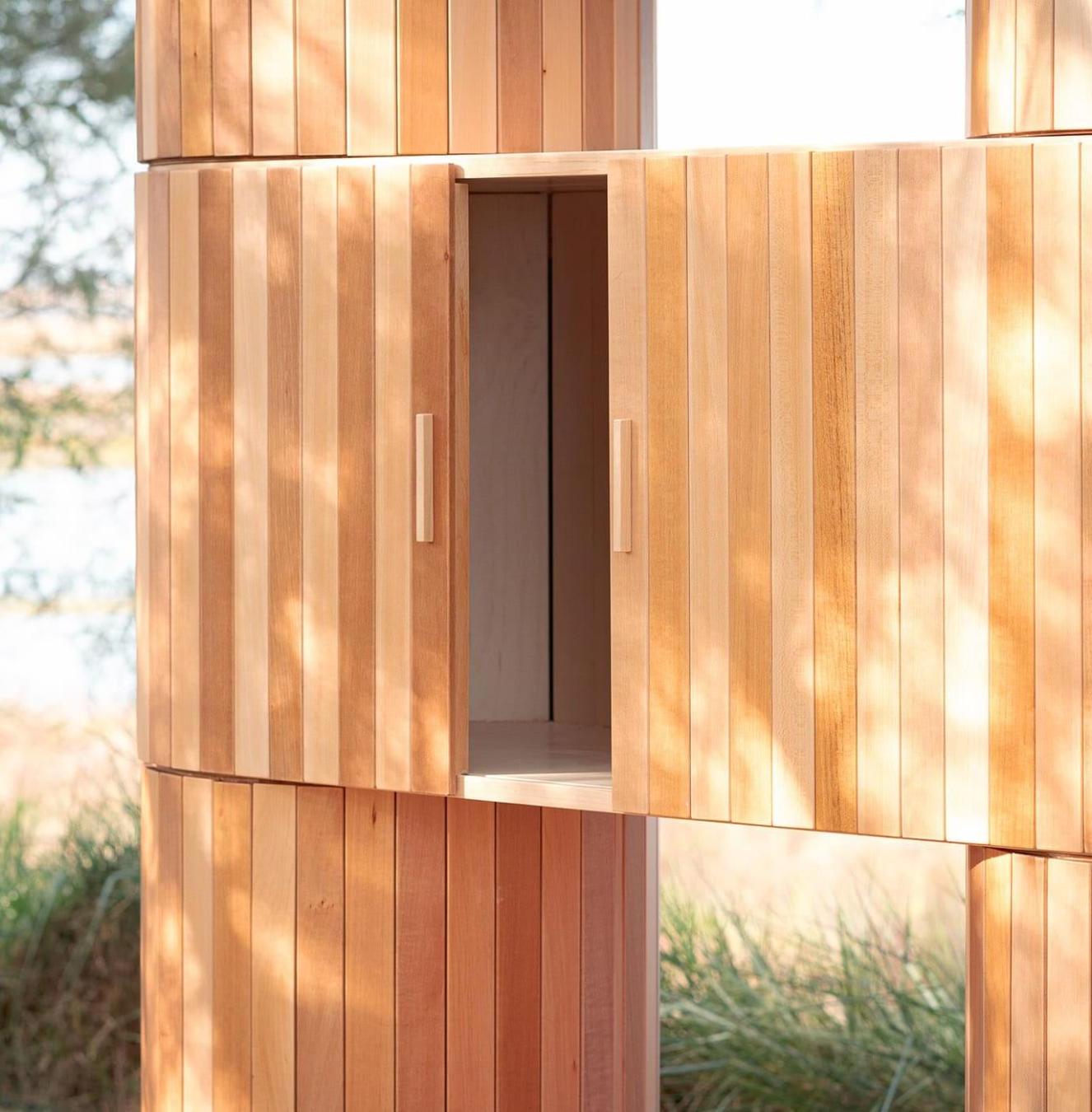 Naturalna Szafka z Drewna Lipowego