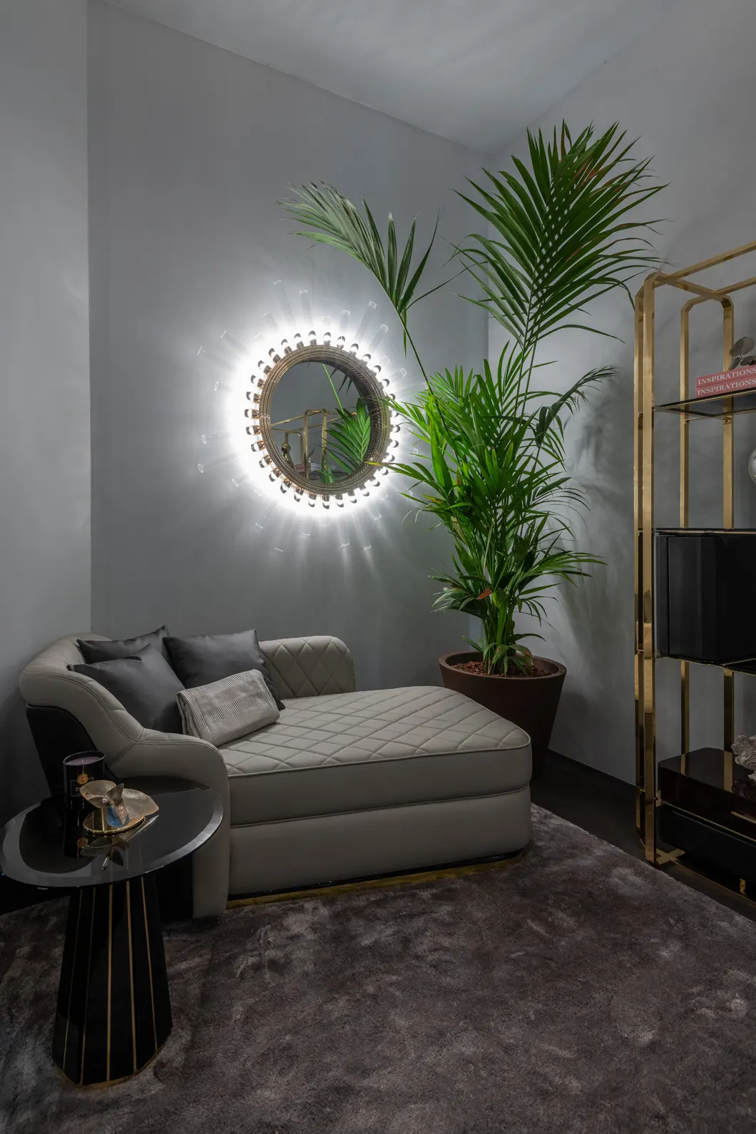 Lustro Regal XL z oświetleniem ściennym