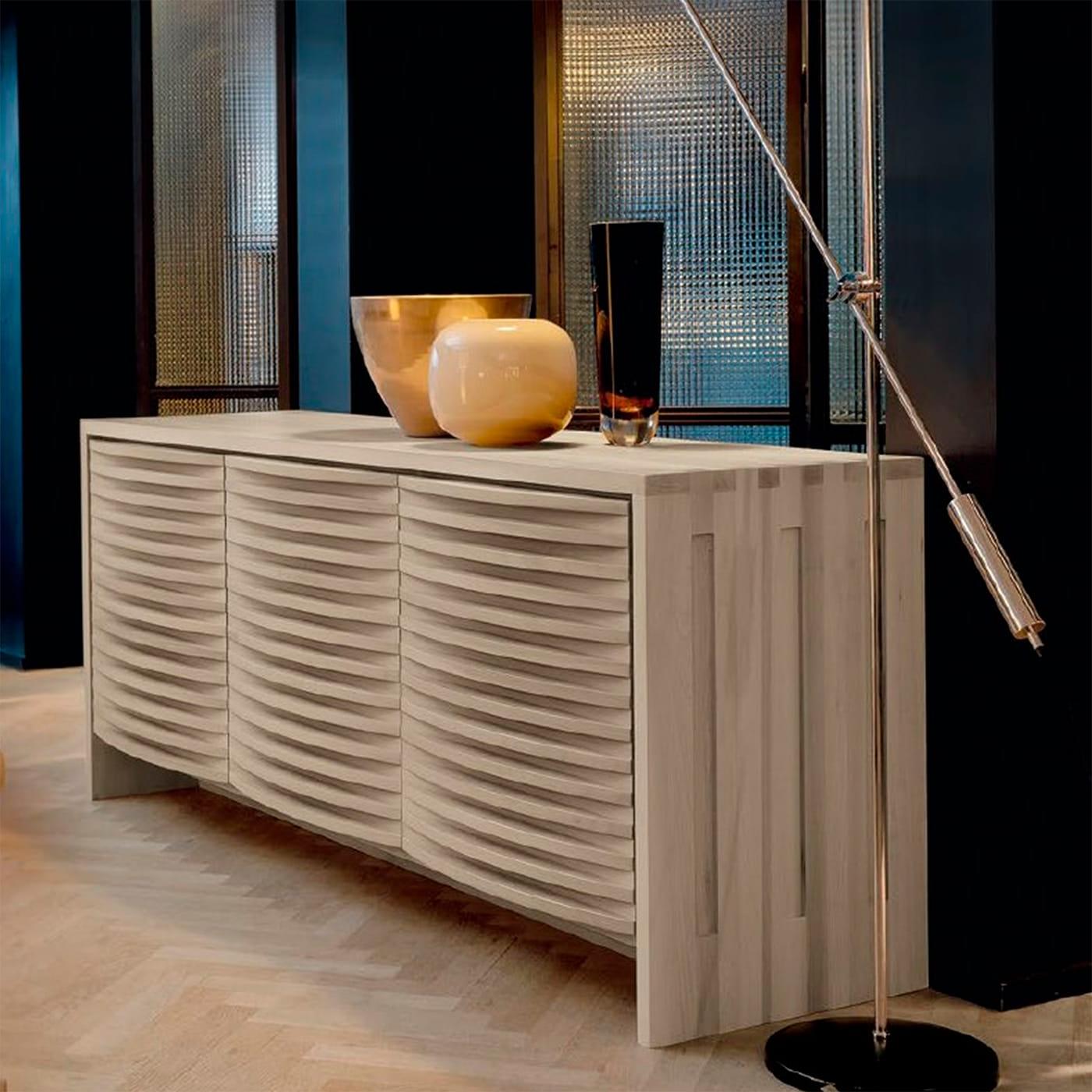 Szary kredens Onda z litego orzecha