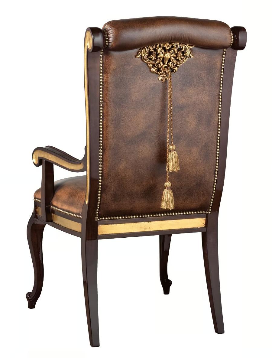 Klasyczne skórzane krzesło z podłokietnikami