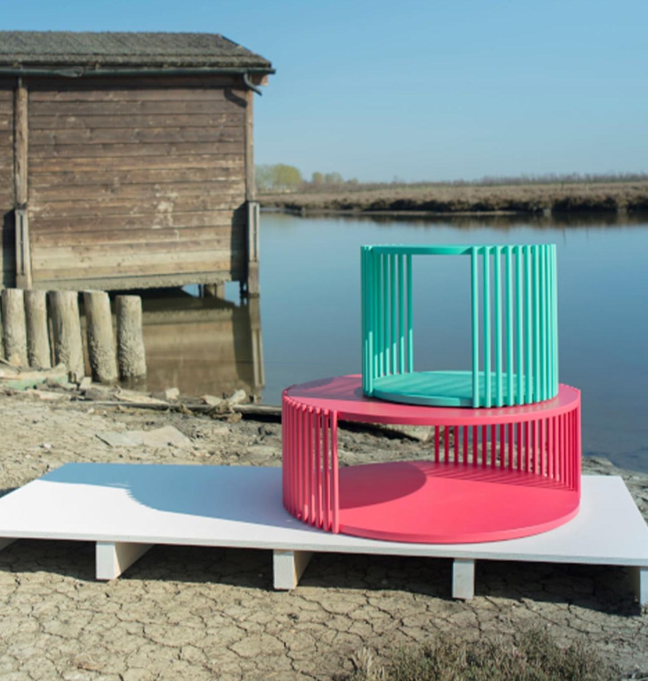 Elegancki Duży Czerwony Stolik Kawowy z Dębu Szypułkowego