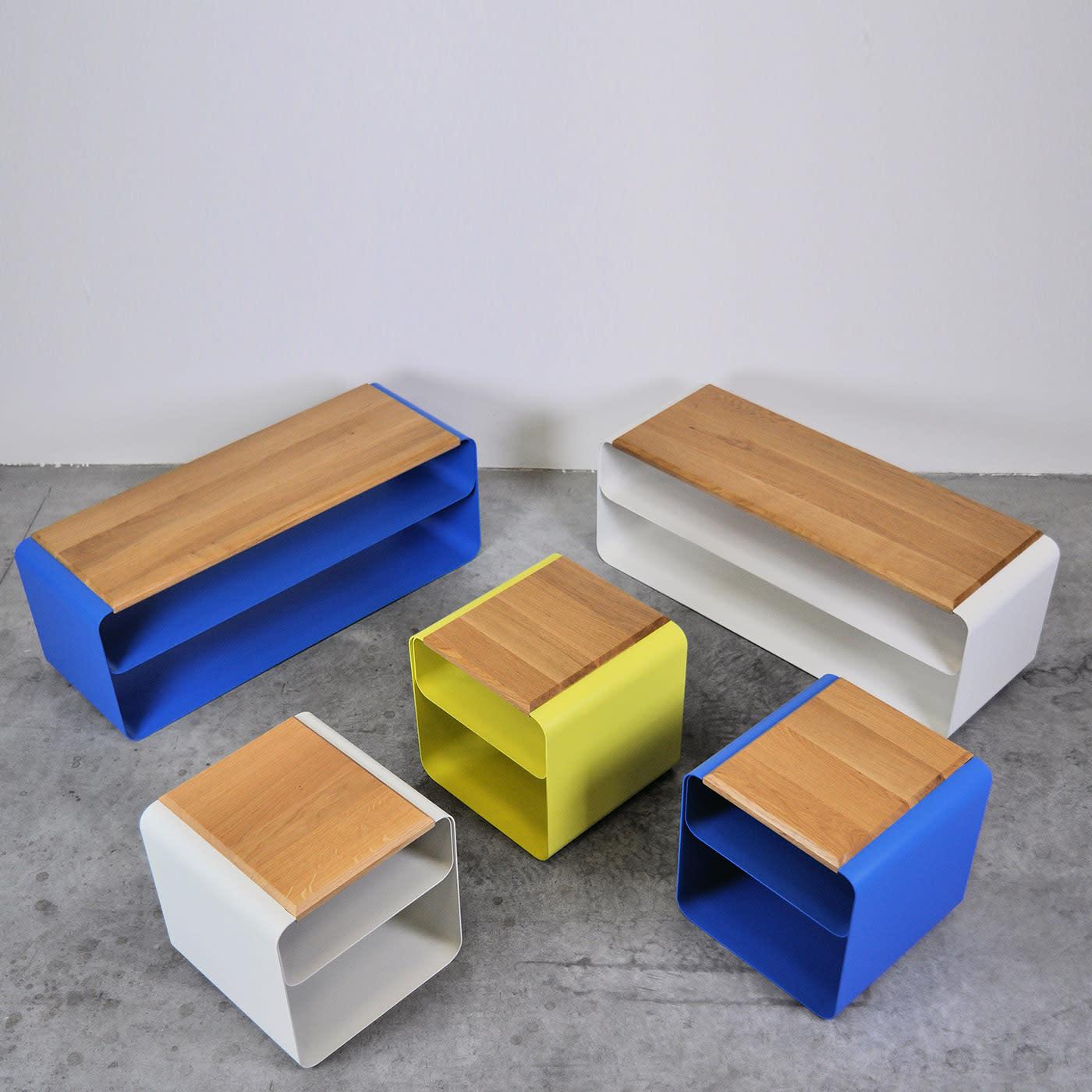 Minimalistyczny Drewniano-Metalowy Taboret - 1