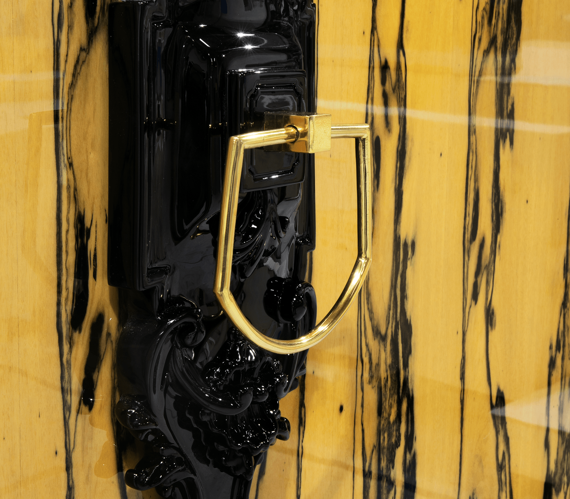 Hebanowa szafka Royal Louvre