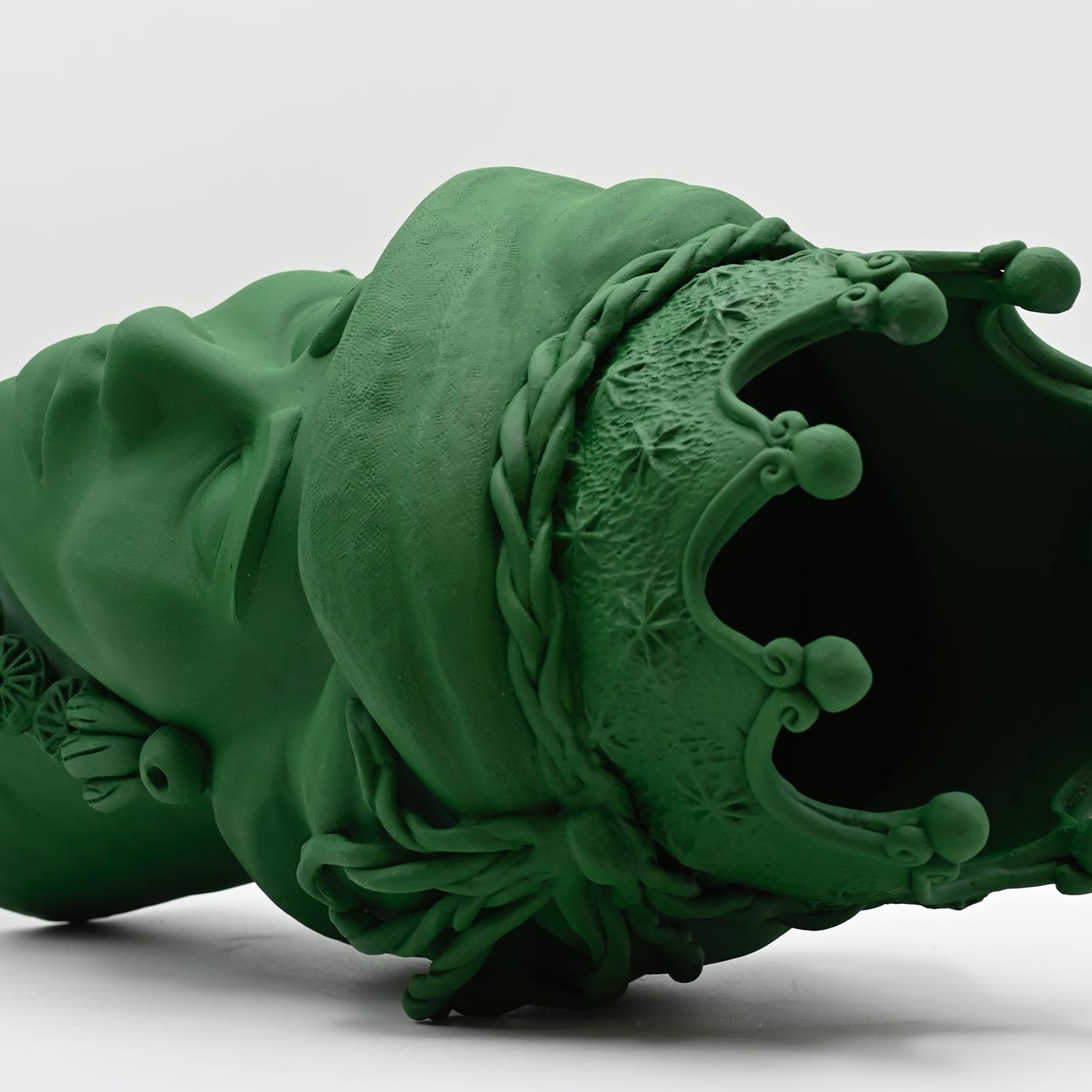 Zielona rzeźba Głowa Maura