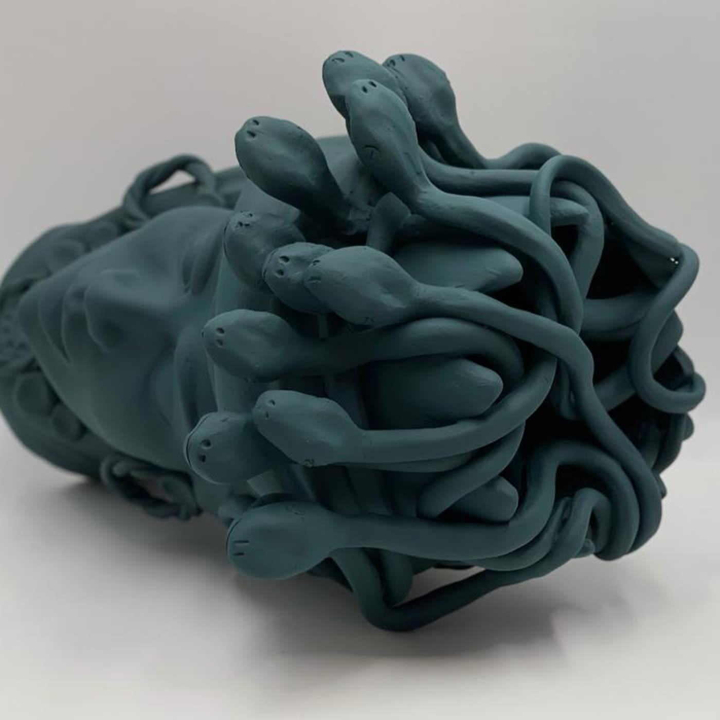 Matowa rzeźba Głowa Maura