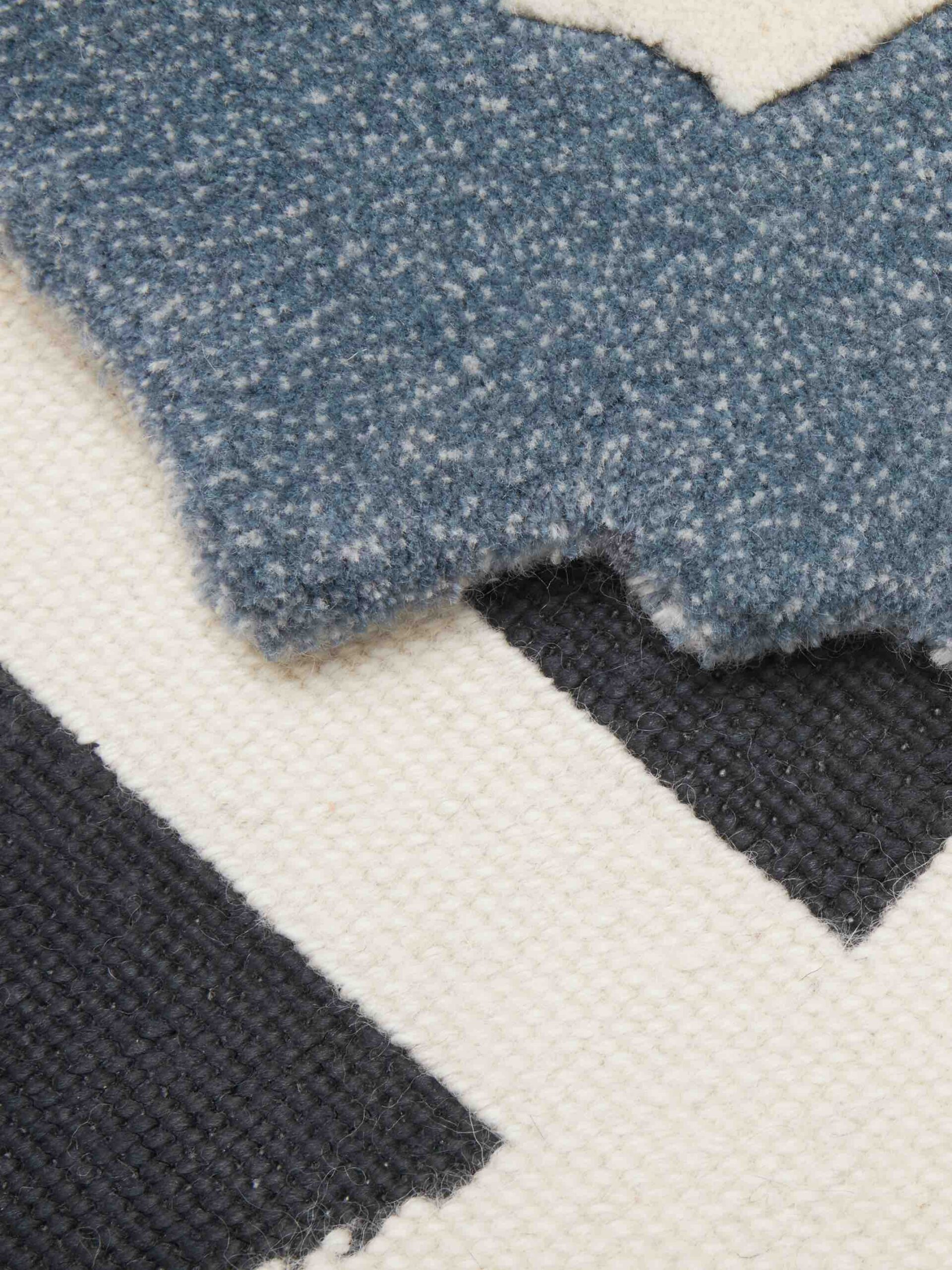 Dywan Ripped Teared And Punked