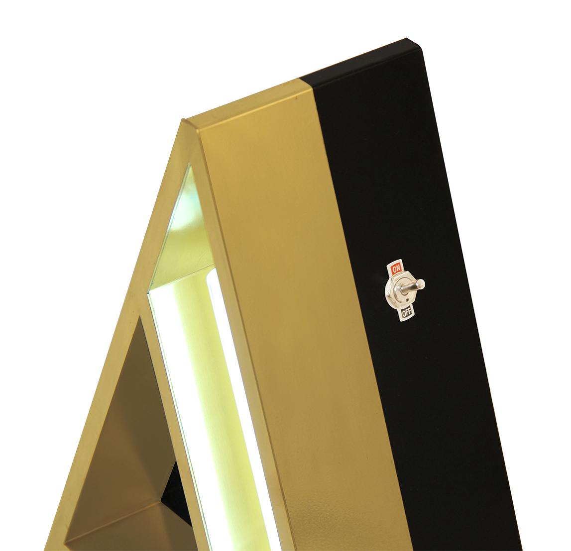 Oświetlenie literka A – Alpha