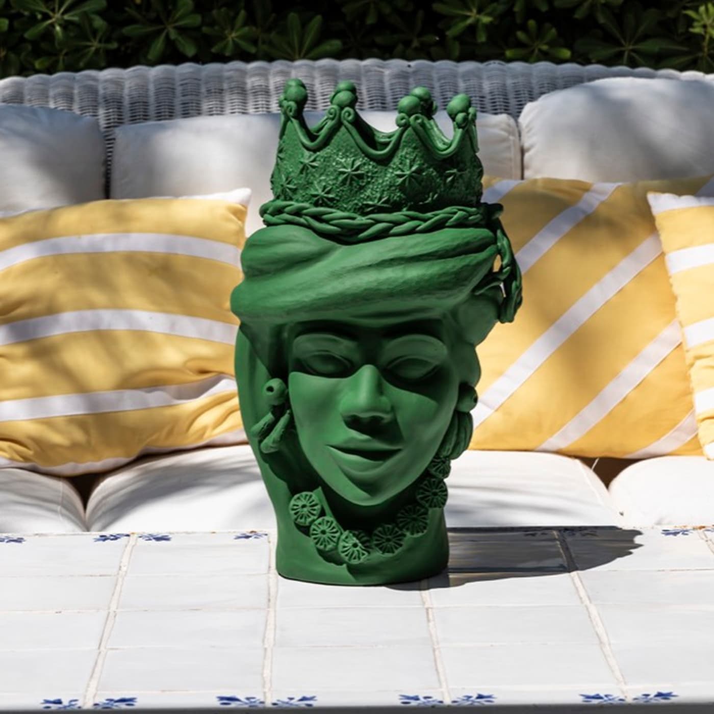 Zielona rzeźba Głowa Maura