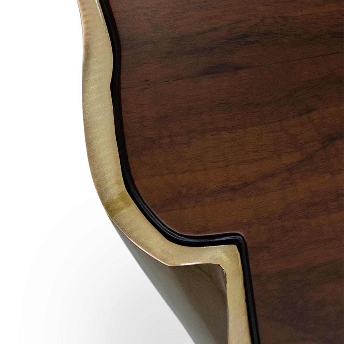 Stolik kawowy z naturalną krawędzią