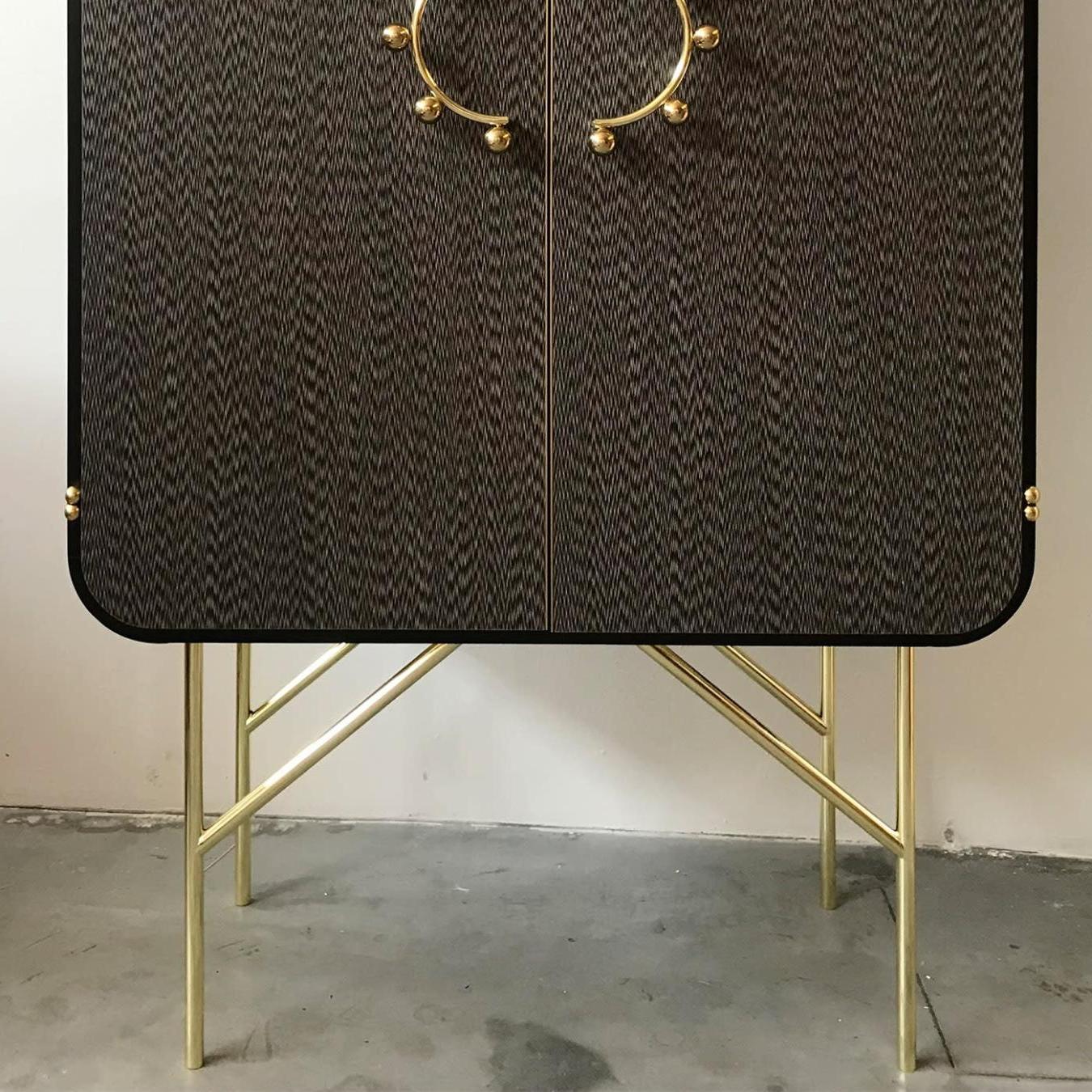 Współczesna Drewniana Szafka