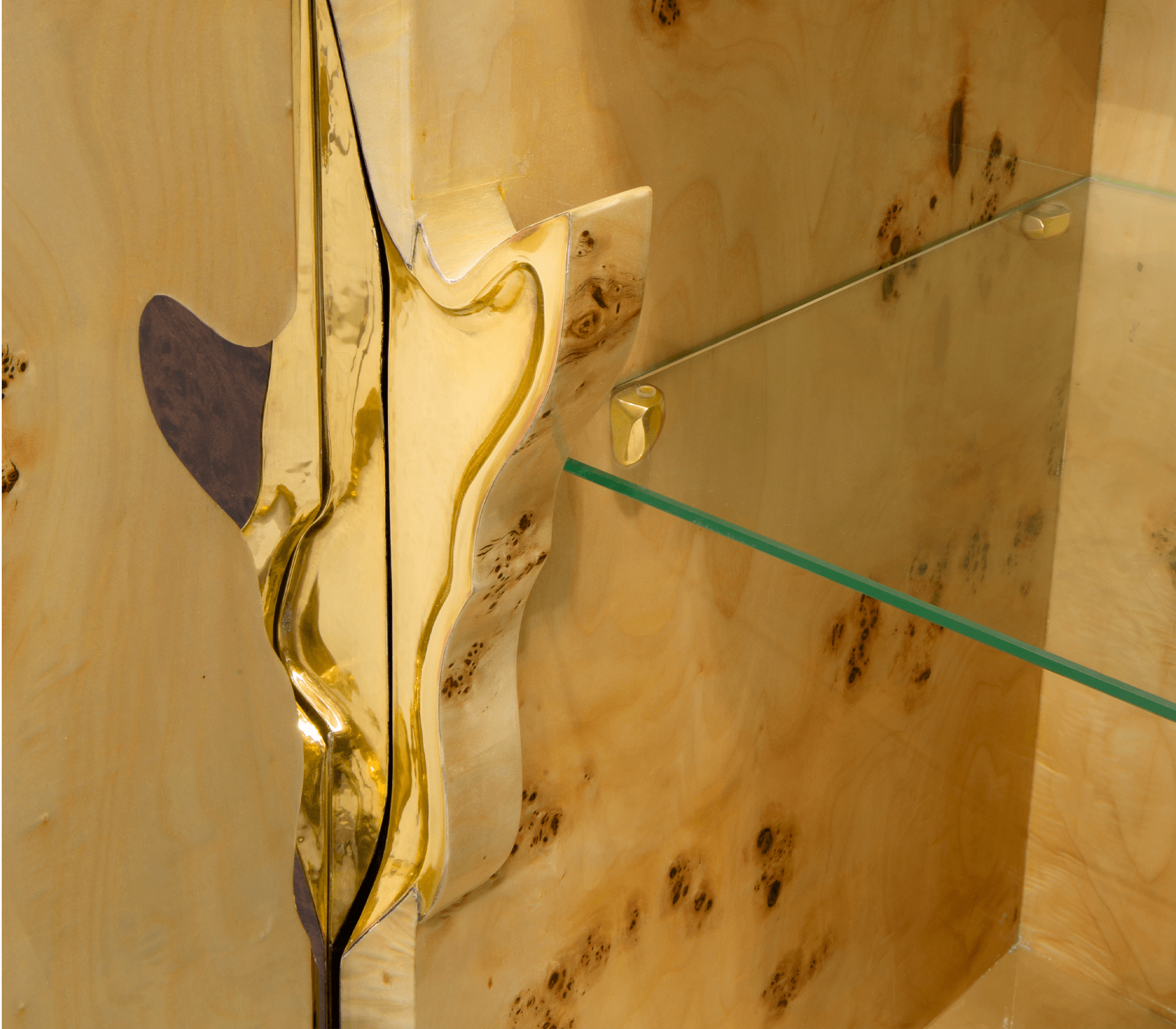 Kredens Fissure z orzecha