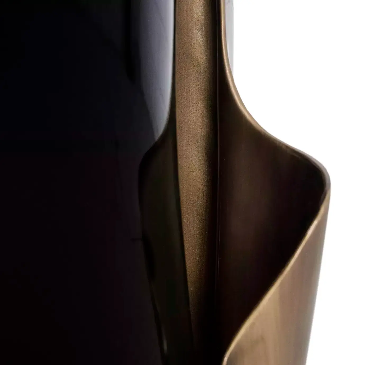 Stolik boczny Solstice z postarzanego złota