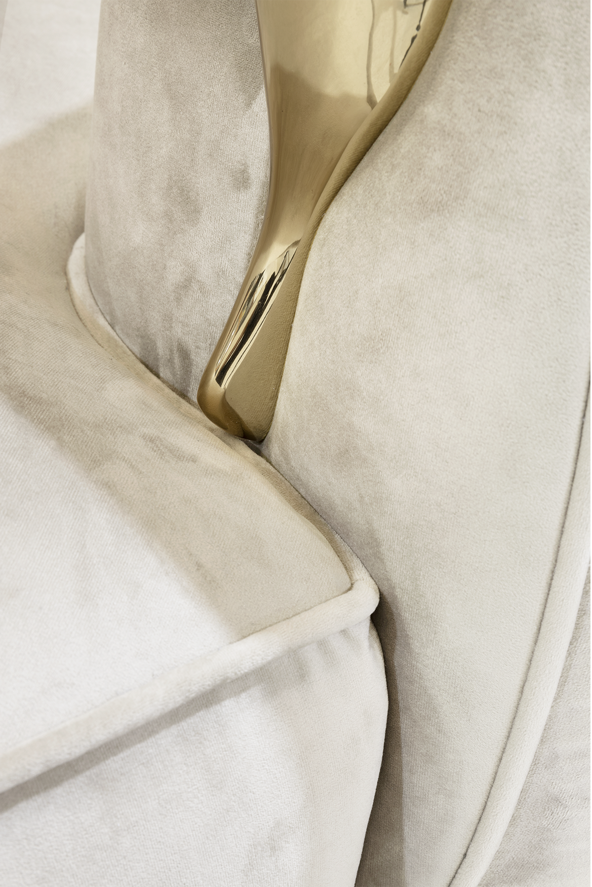 Kremowa zakrzywiona sofa Solara