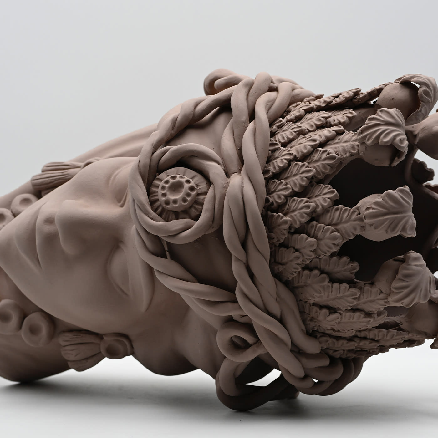 Rzeźba Głowa Maura w kolorze piaskowym