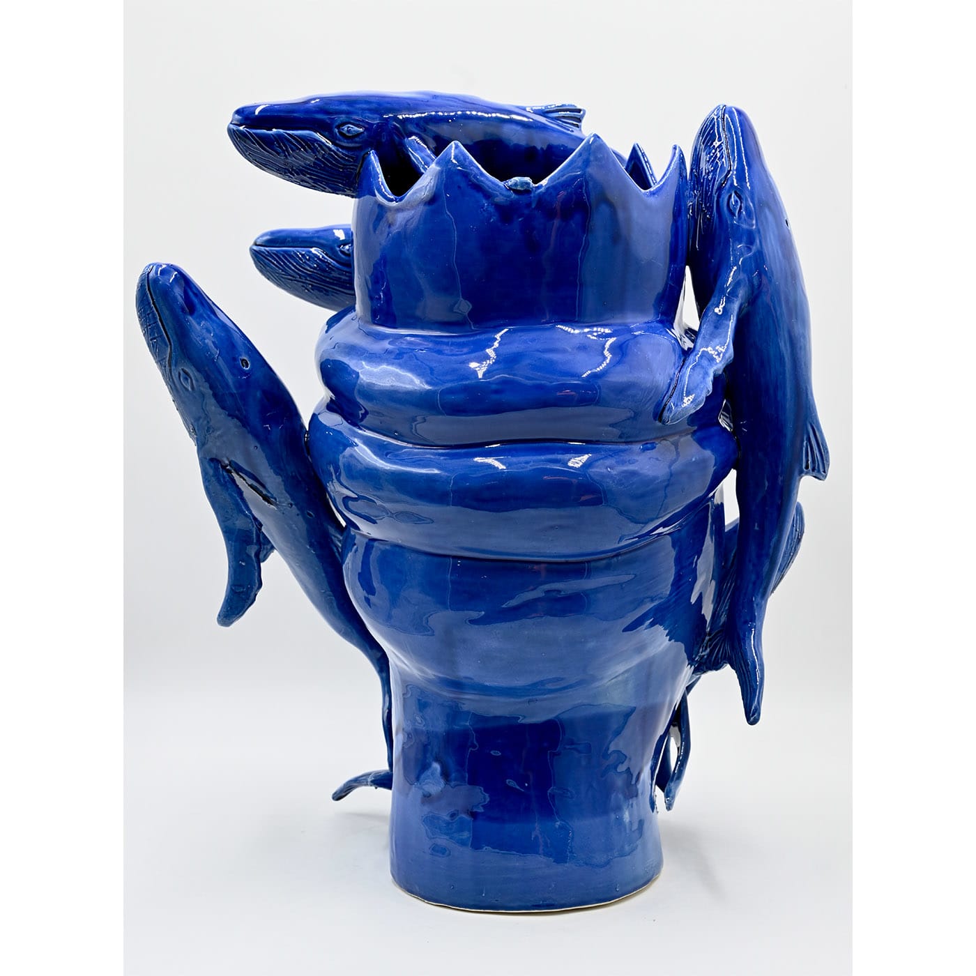 Błyszcząca niebieska rzeźba Głowa Maura