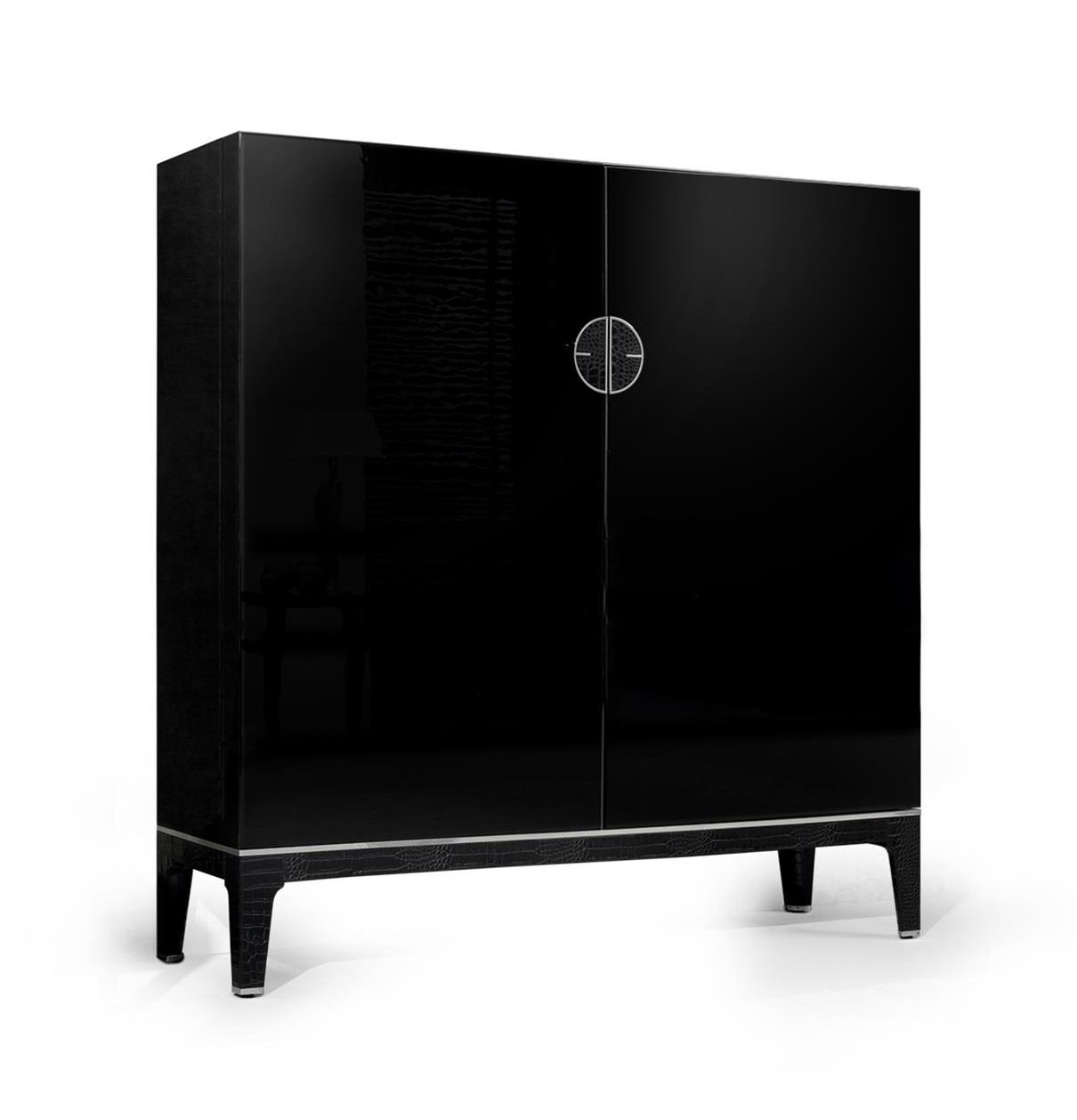 Kredens z drzwiami i szufladami