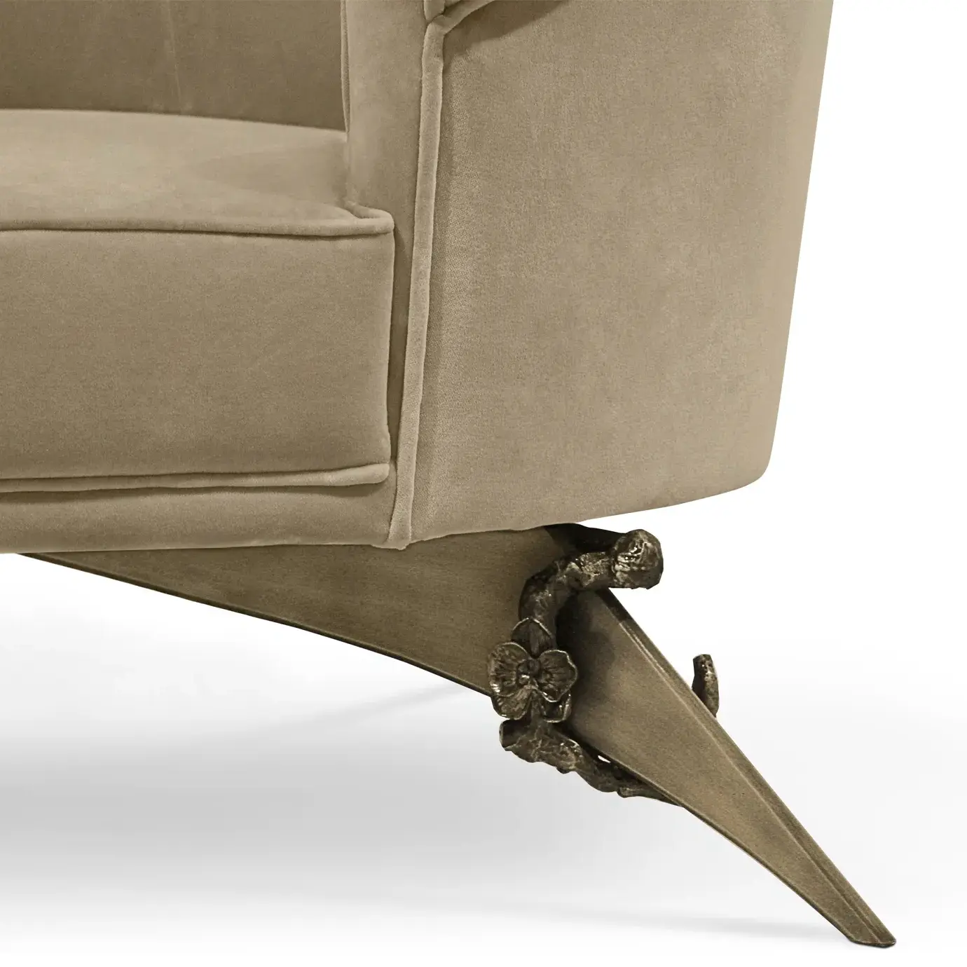 Sofa Colette z kwiatowym wzorem i metalową podstawą