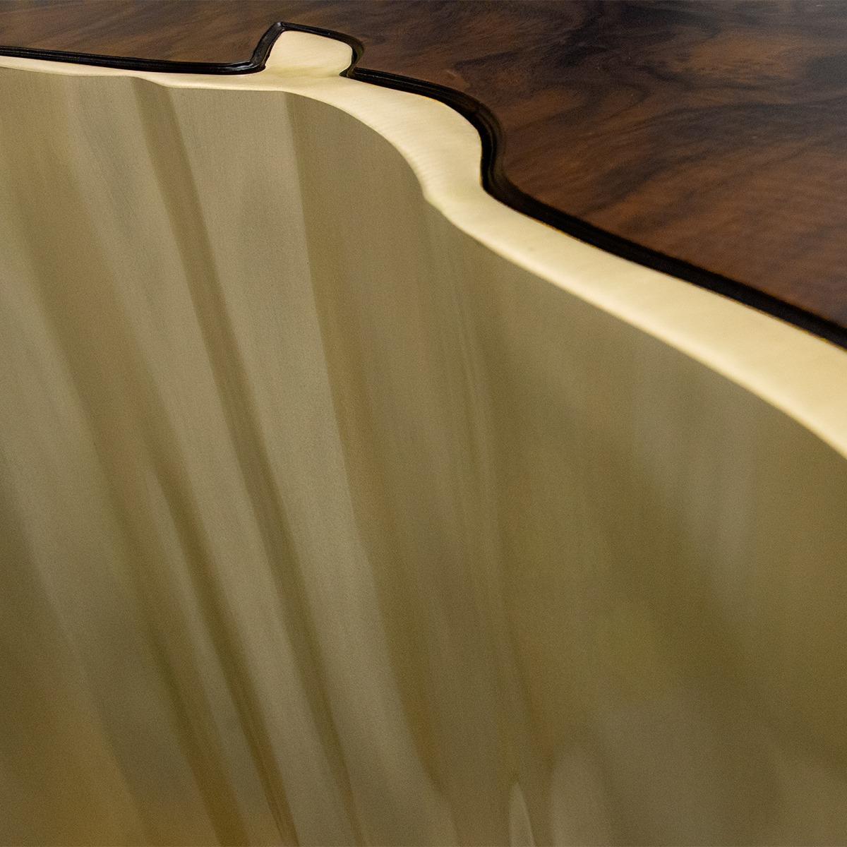 Stolik kawowy z naturalną krawędzią