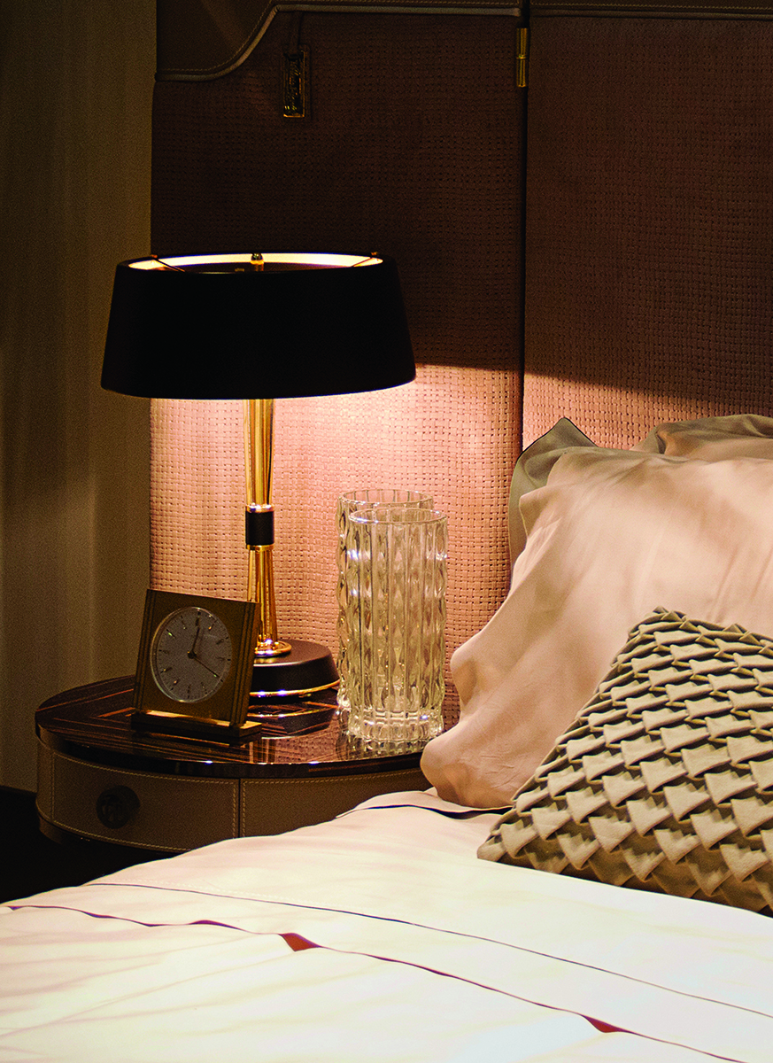 Kinkiet Legend Wall - 7