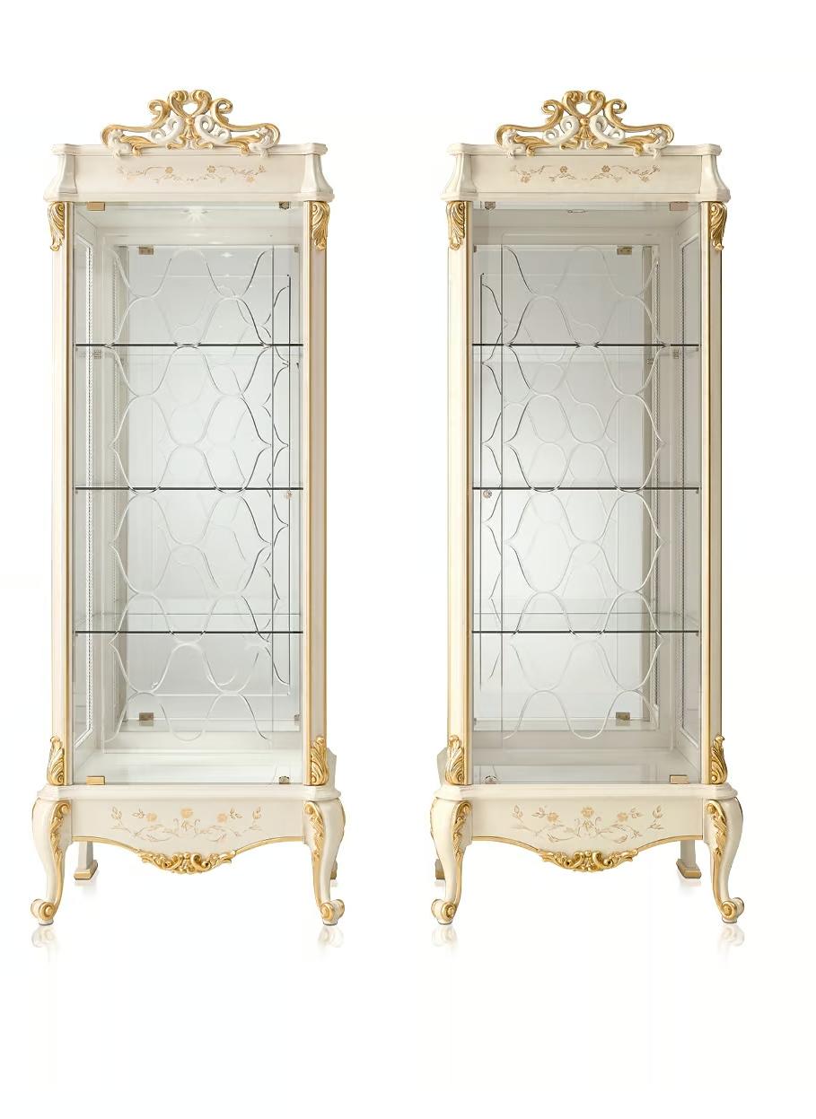 Włoska witryna w kolorze kości słoniowej