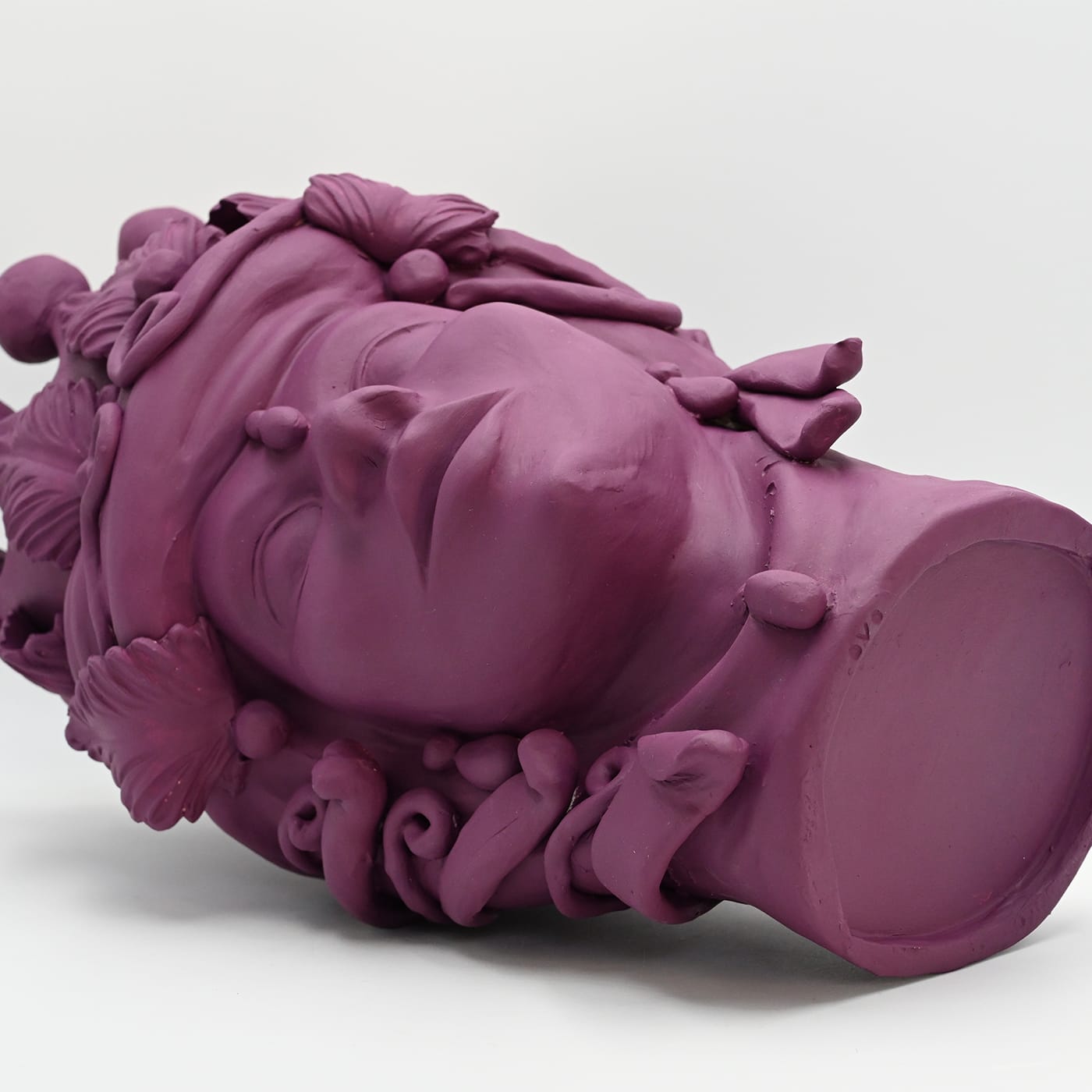 Ręcznie wykonana fioletowa rzeźba Głowa Maura