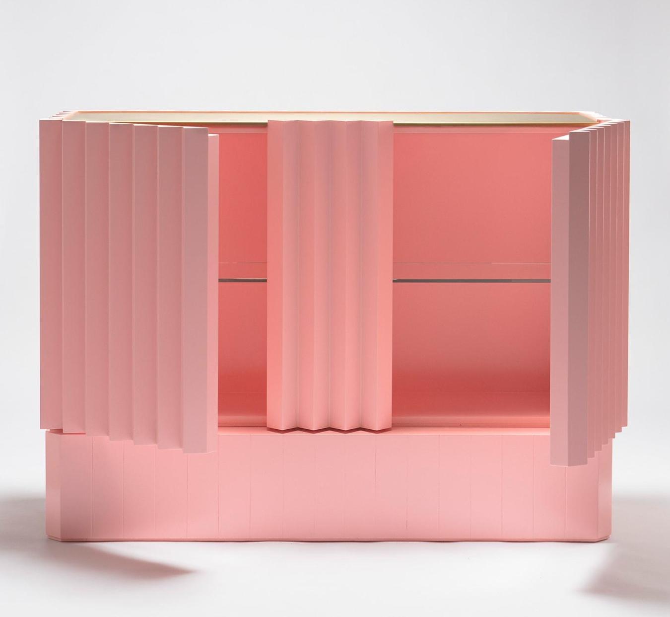 Elegancki Różowy Kredens