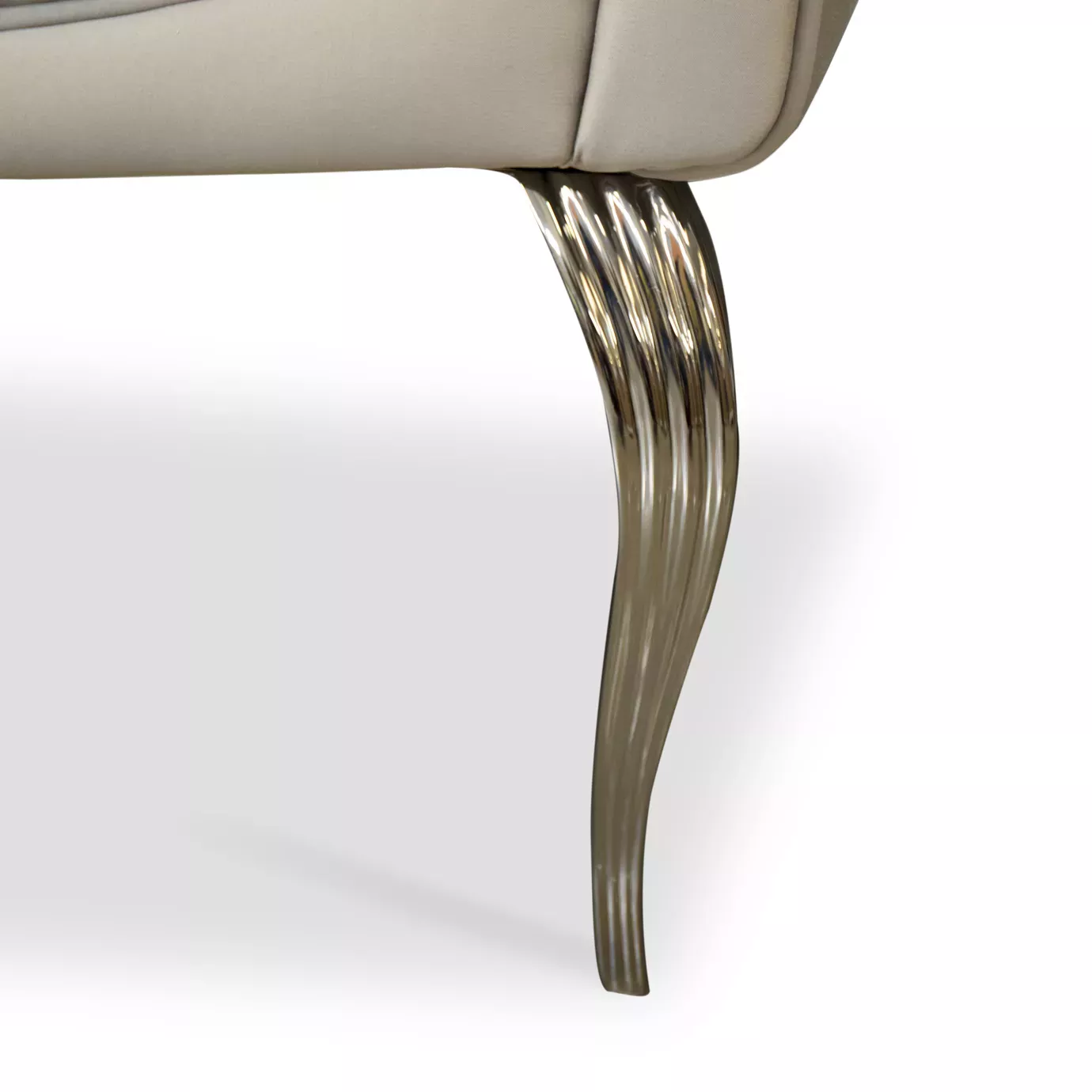 Sofa Saphira z metalową podstawą długa