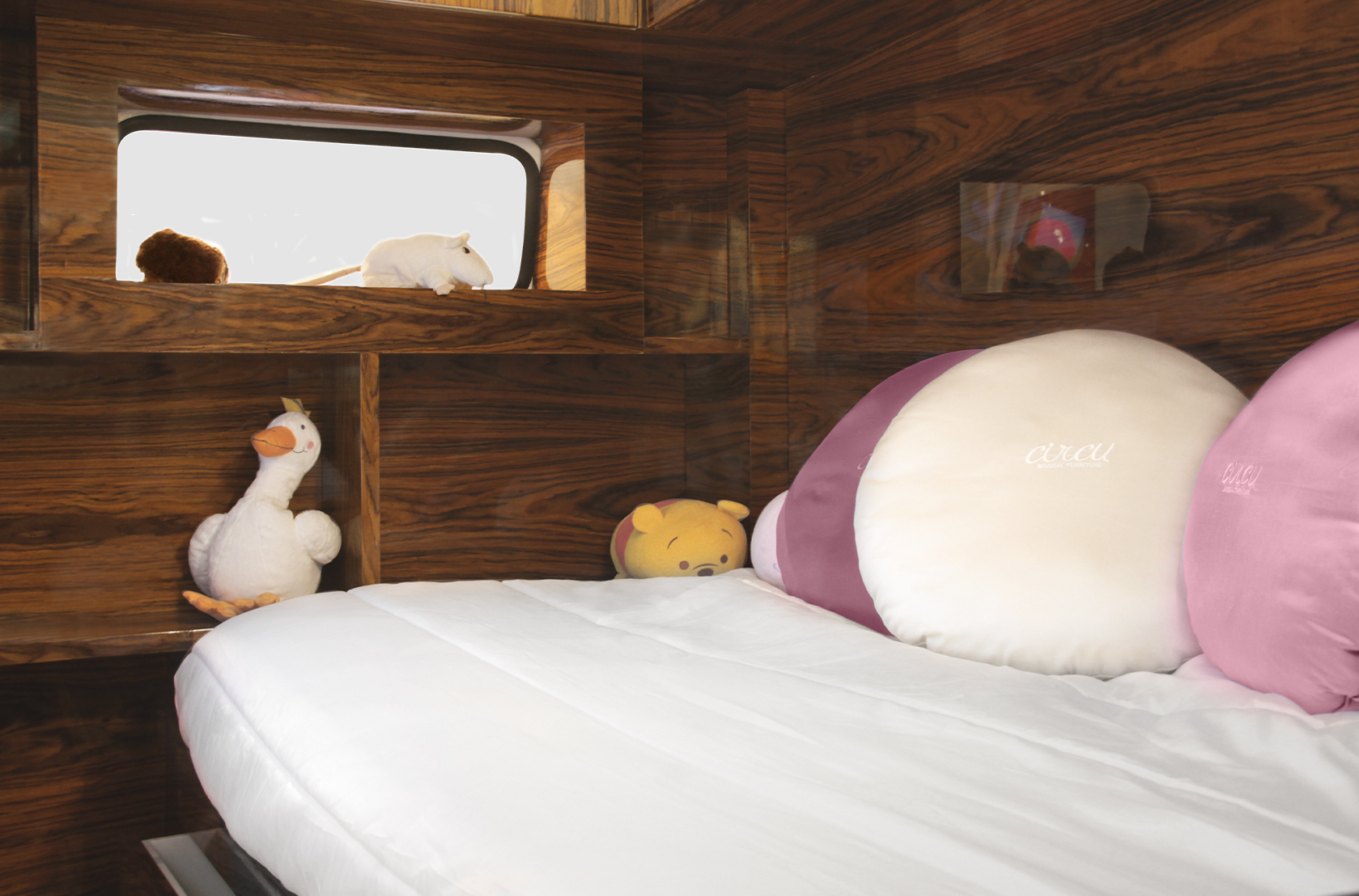 Różowy zestaw sypialniany Traveler’s Caravan