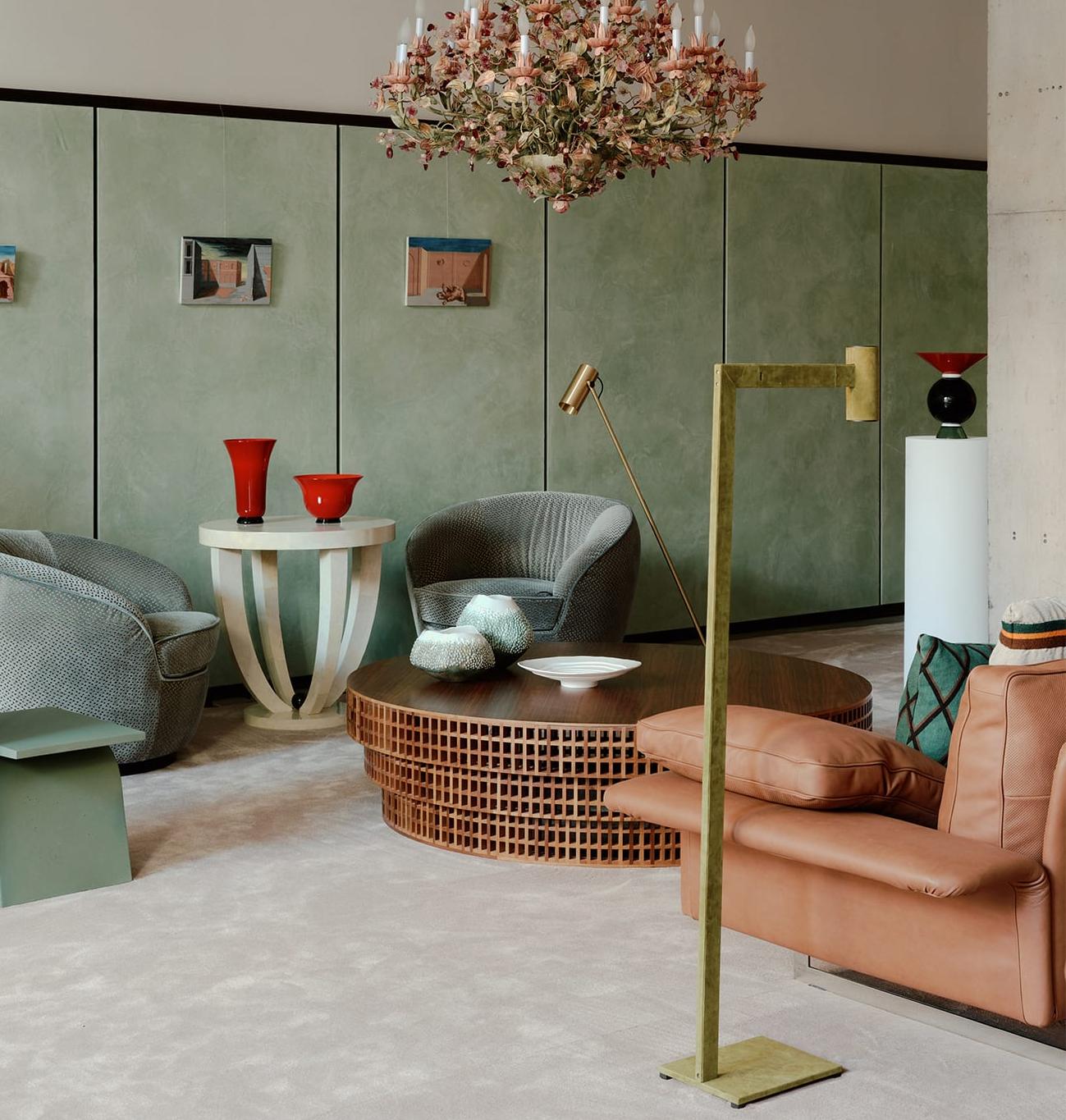 Urokliwy Stolik Kawowy z Orzecha