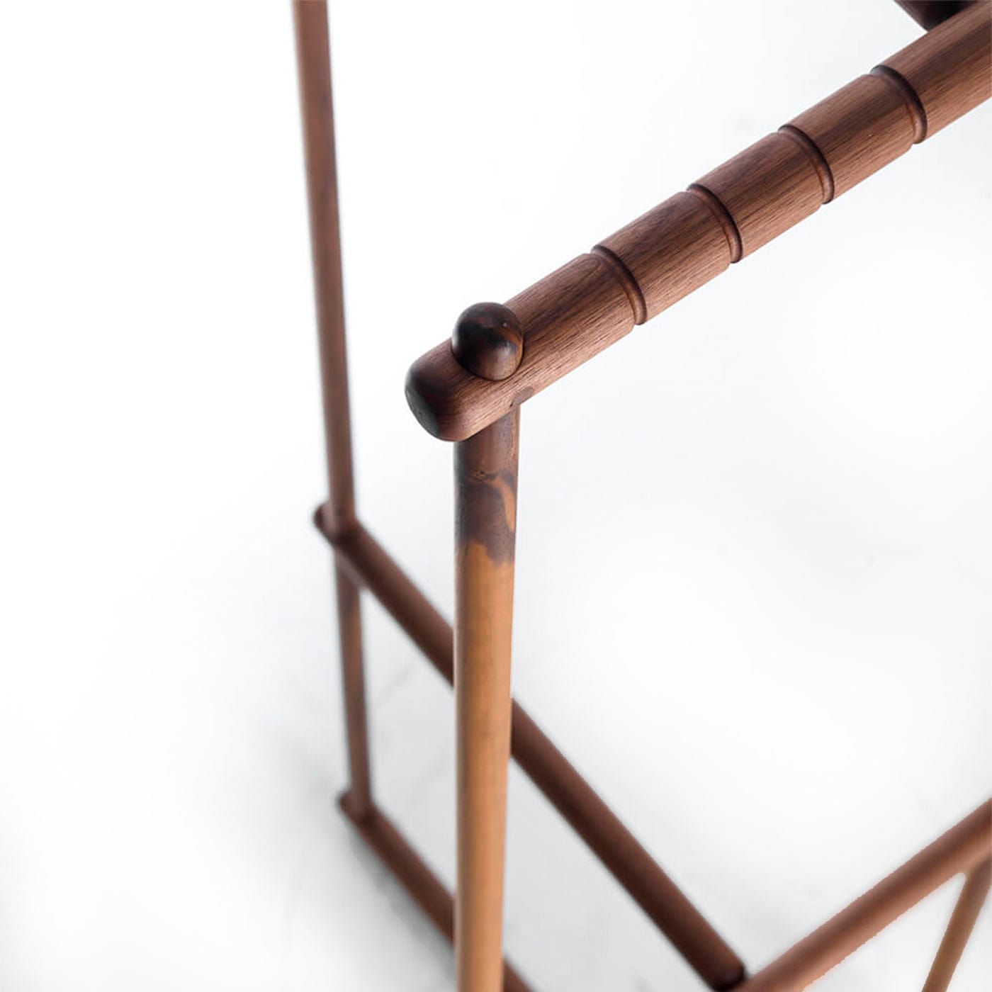 Brązowy wieszak Stecco z naturalnego drewna