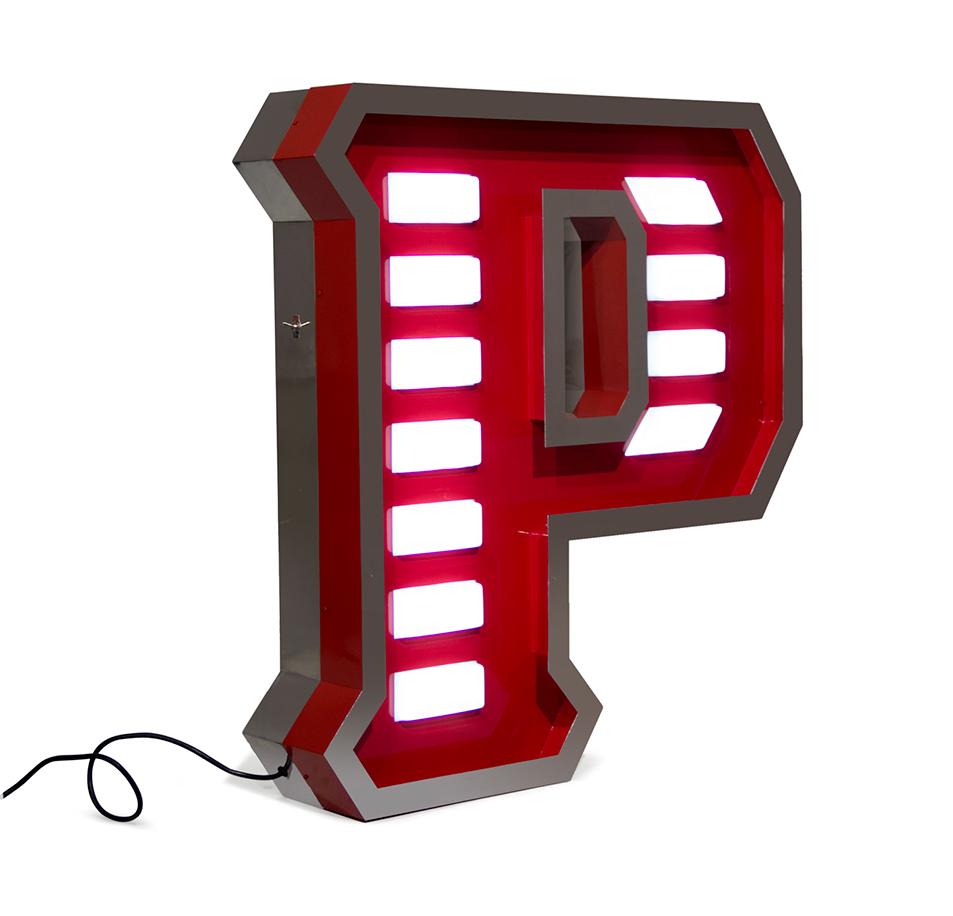 Oświetlenie literka P – Precious