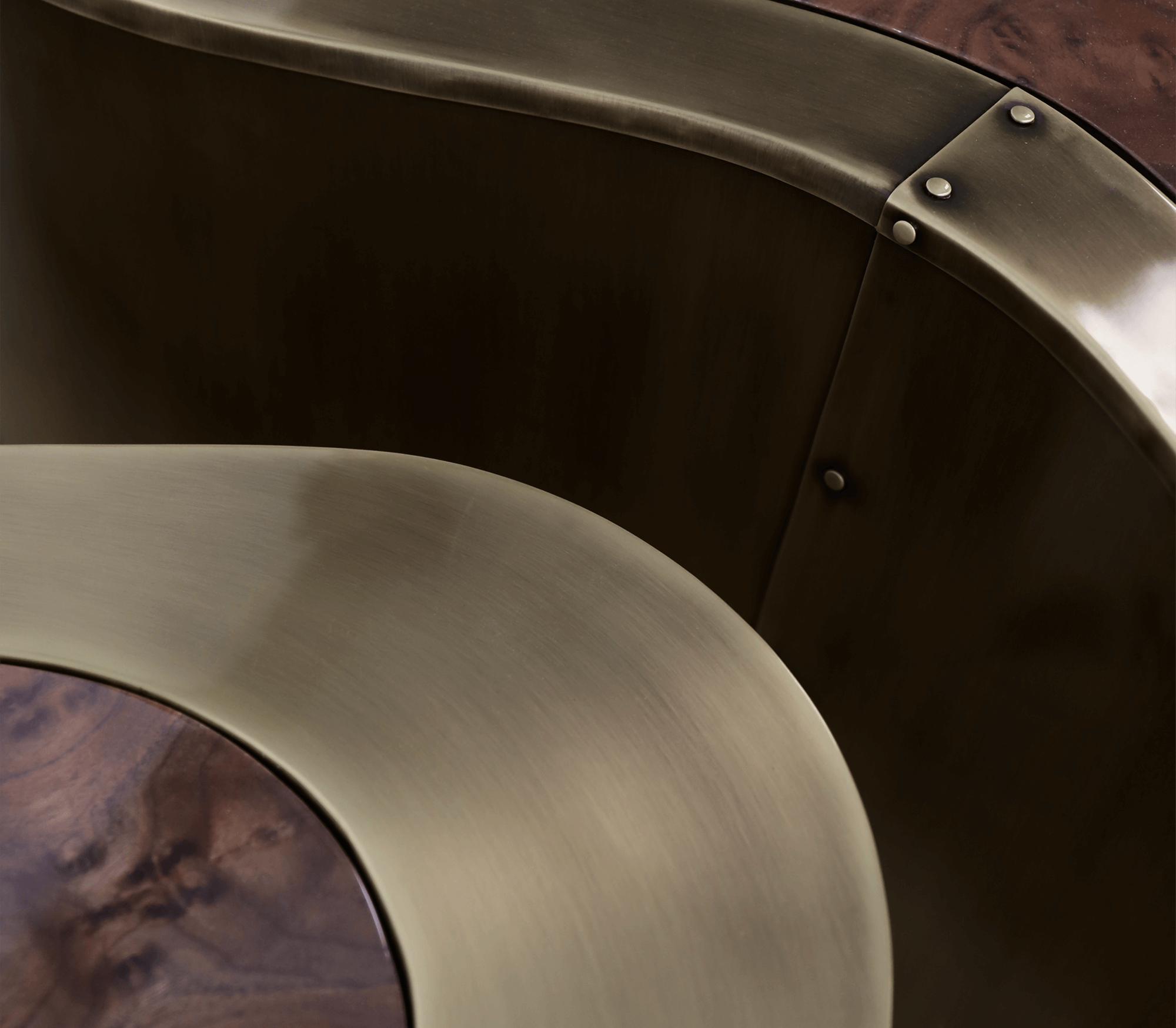 Zestaw stolików Crest z patyną i orzechem