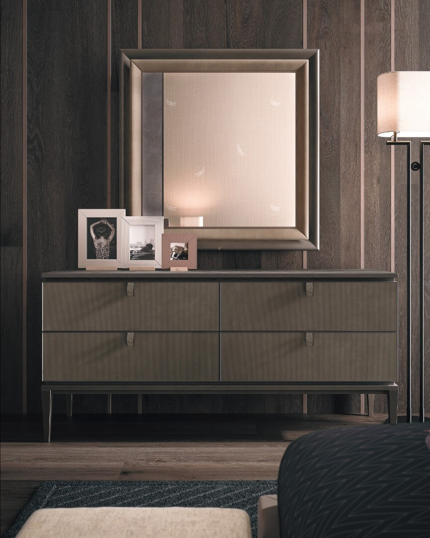 Ciemnobrązowa komoda