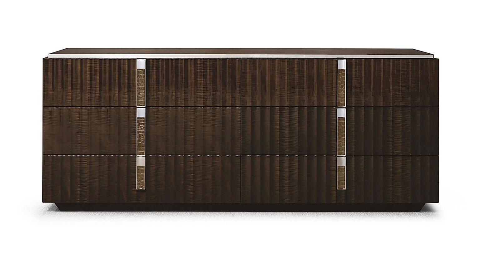 Komoda z sześcioma szufladami i akcentami ze skóry i chromu