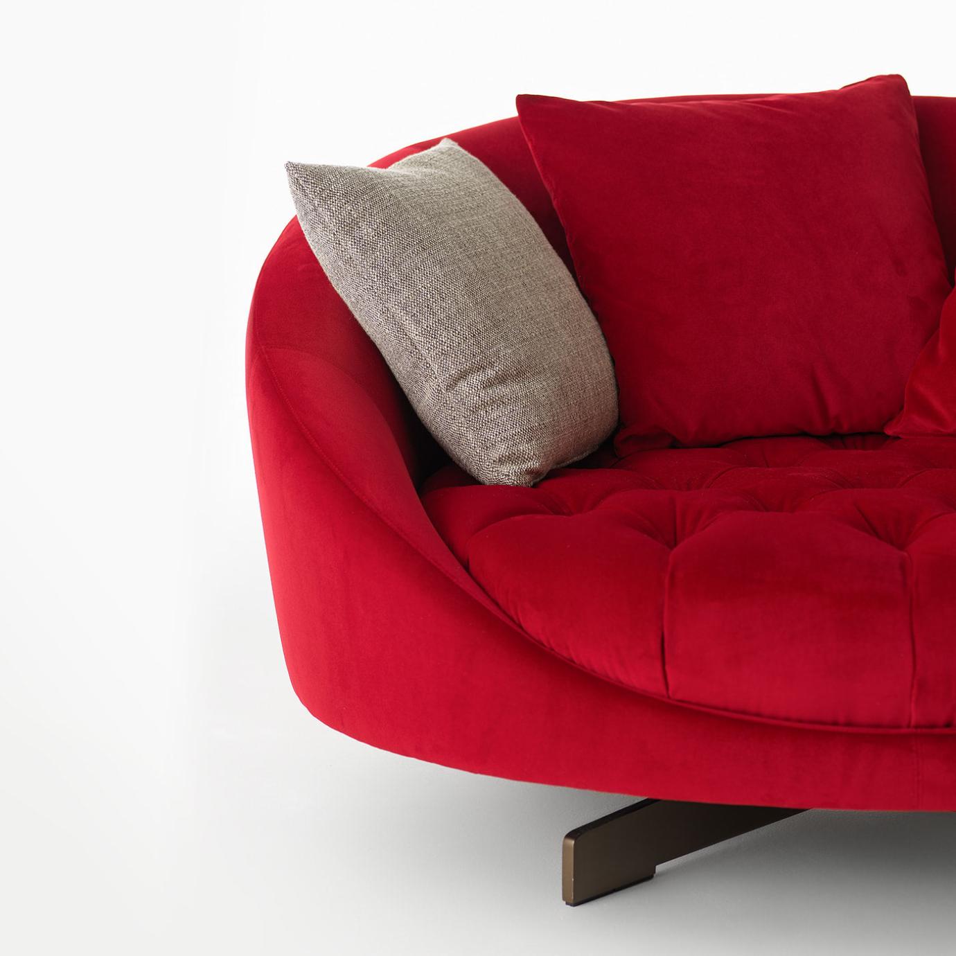 Czerwona sofa Hill