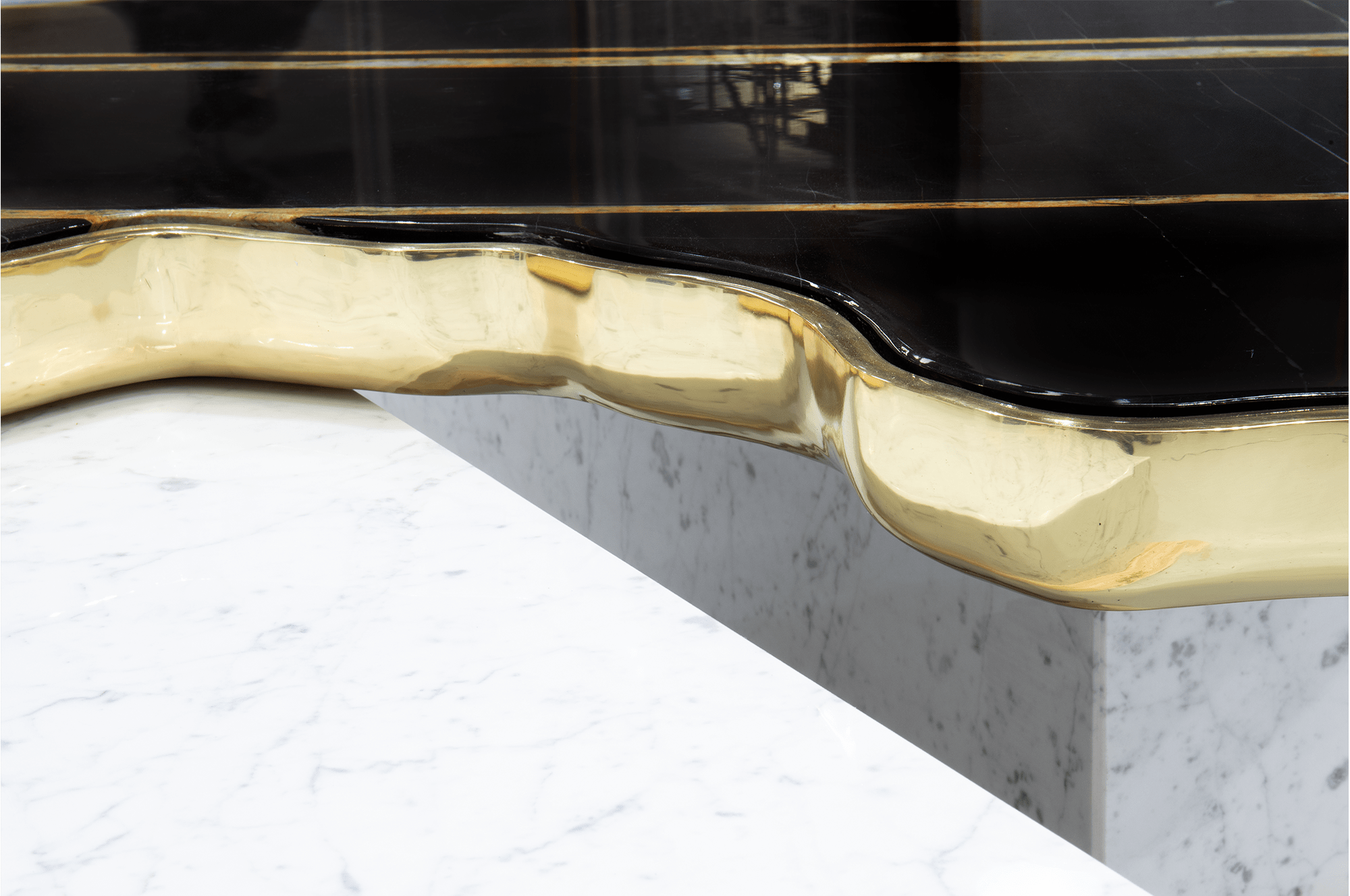 Stolik kawowy Valencia z hebanu i kości słoniowej