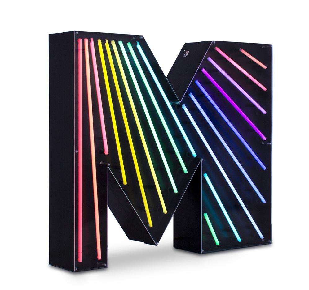 Oświetlenie literka M – Magical