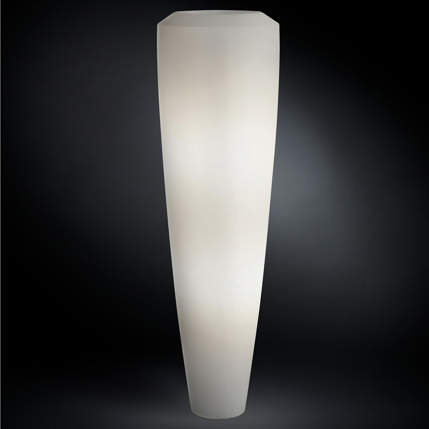 Duża zewnętrzna lampa podłogowa Obice