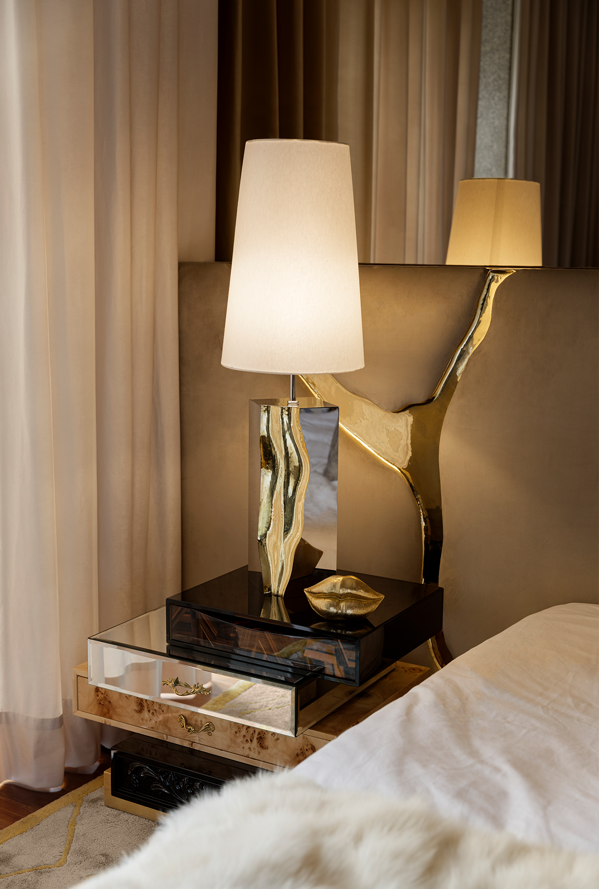 Biały zagłówek Fissure