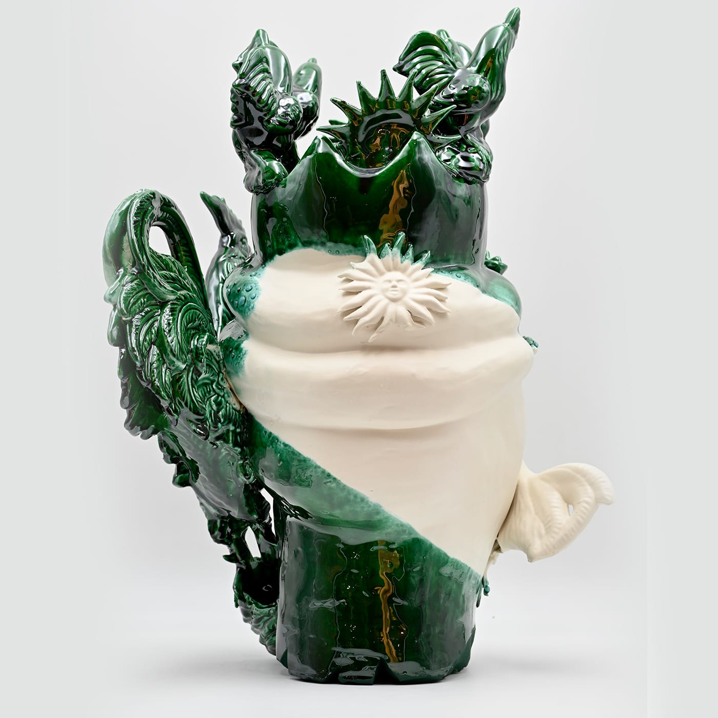 Zielono-biała unikalna rzeźba Głowa Maura