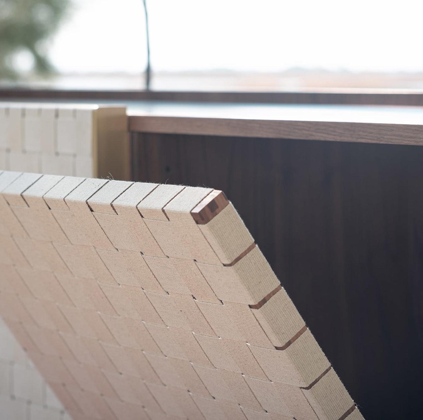 Kredens z Orzecha Włoskiego Canaletto