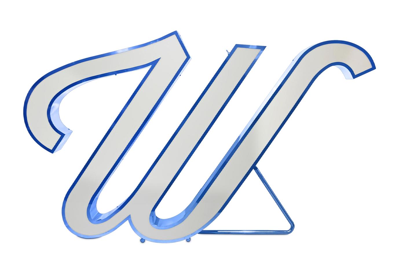 Oświetlenie literka W – Wondrous