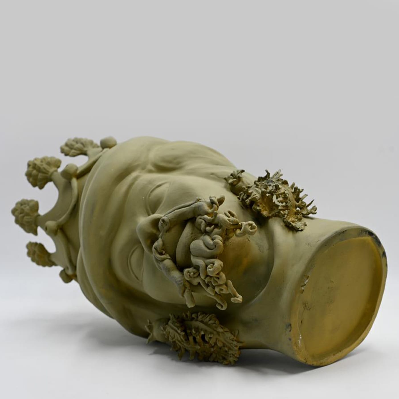 Pistacjowa rzeźba Głowa Maura