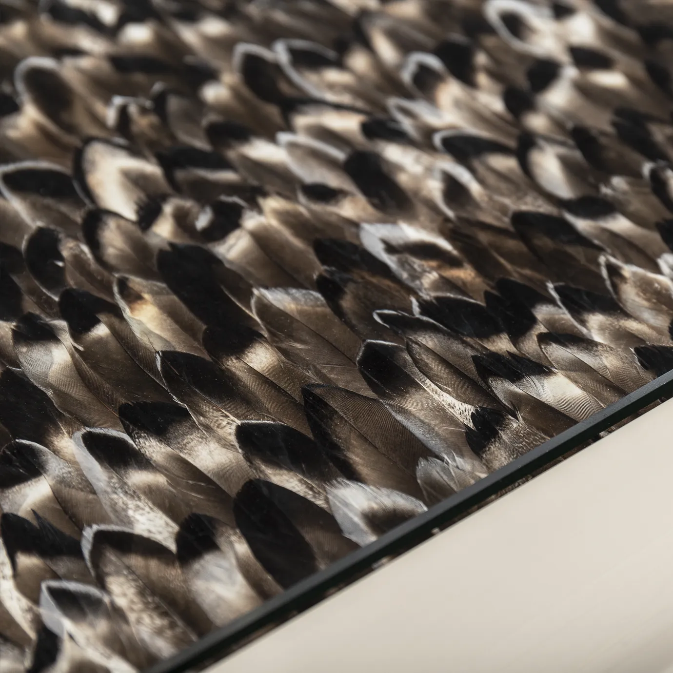 Stół jadalniany Mistral z egzotycznym blatem z piór