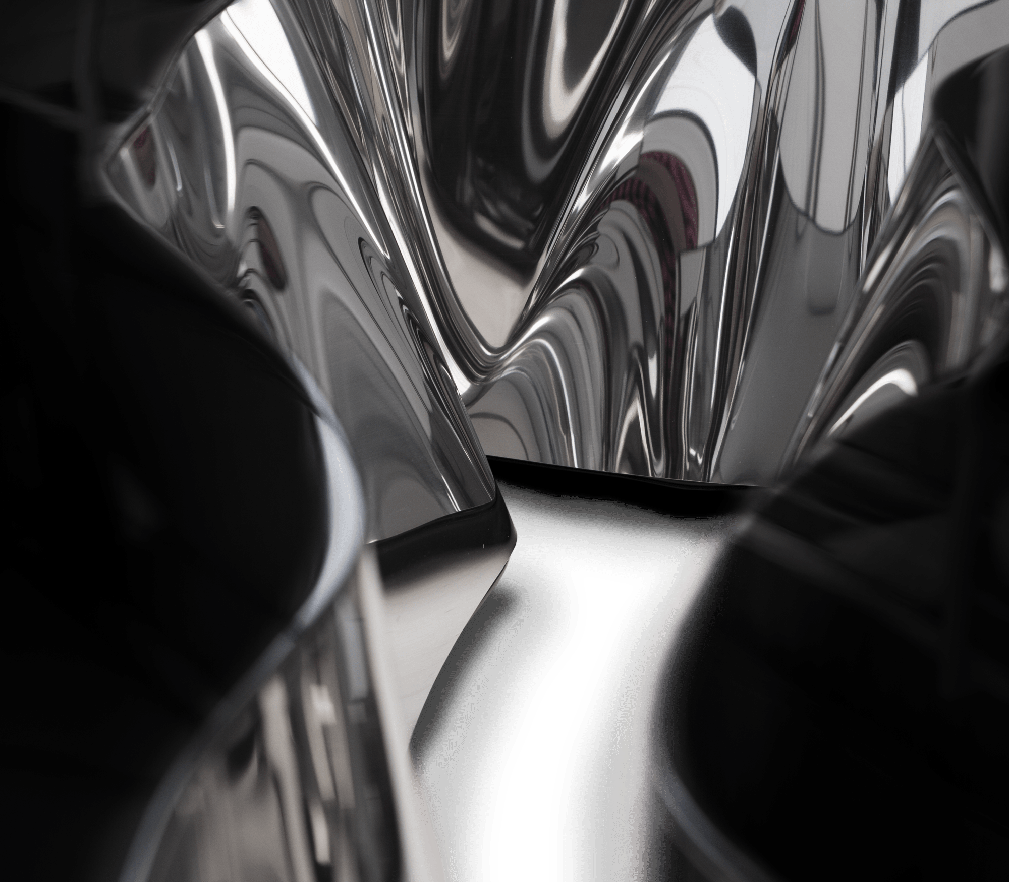 Czarno-srebrny stolik kawowy Fissure