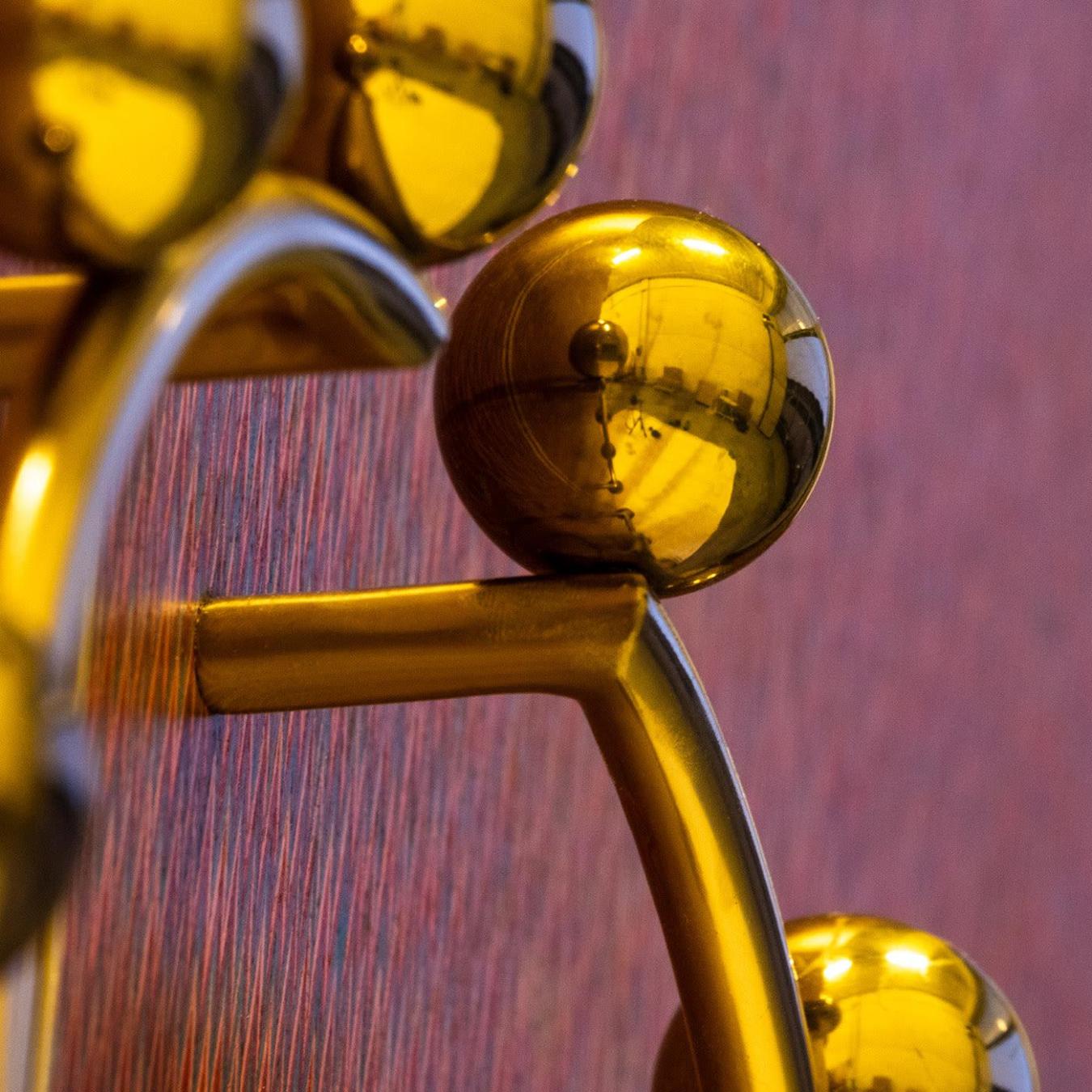 Wysoka Drewniana Szafka