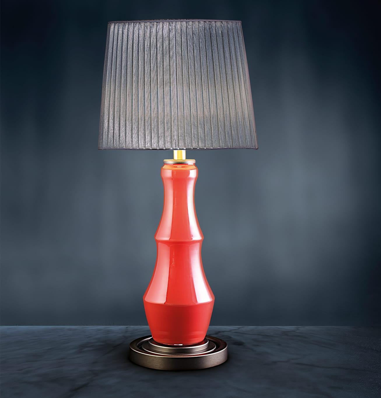 Lampa stołowa z dmuchanego szkła koralowego